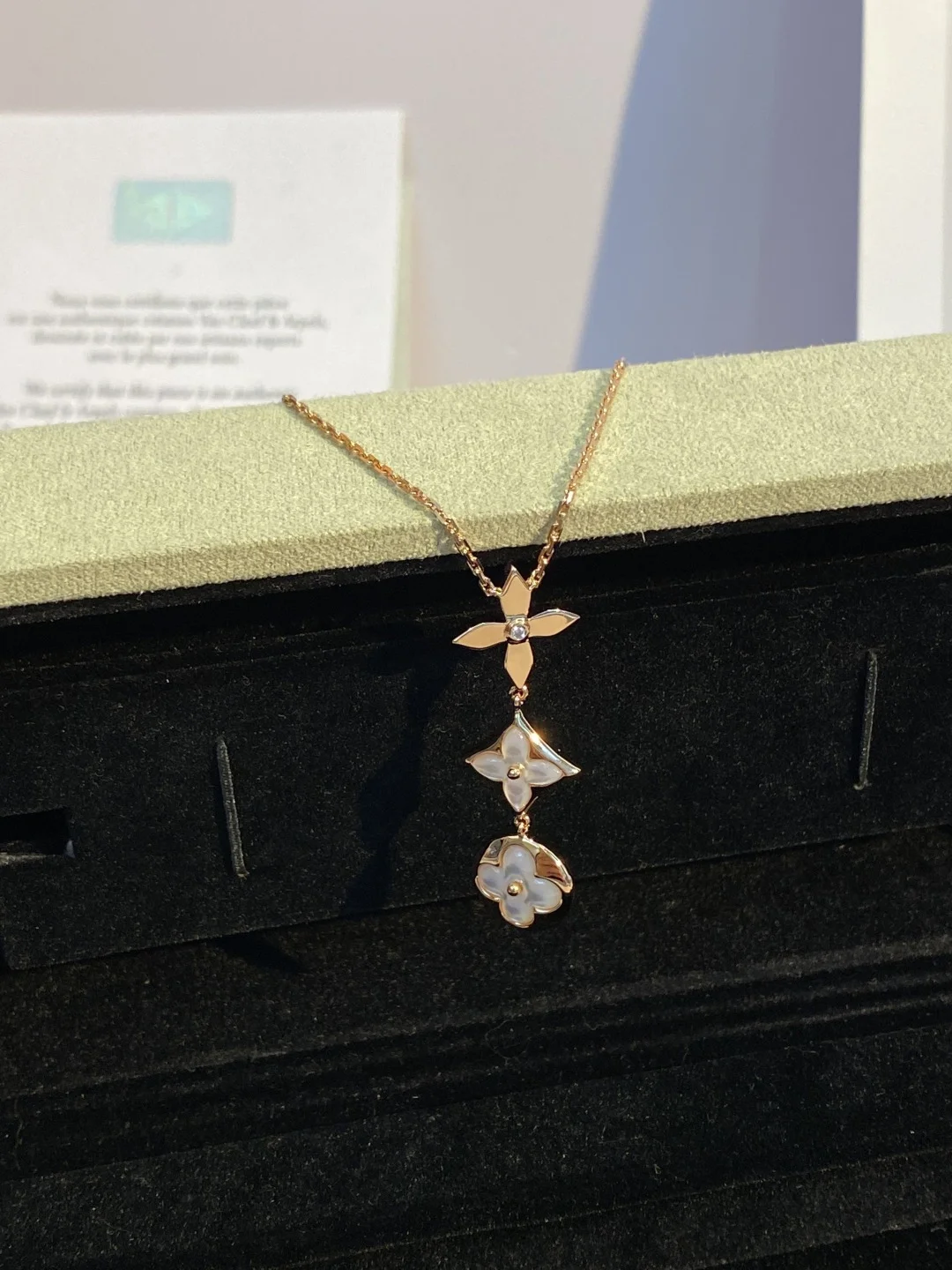 LV Necklaces A55202609070038