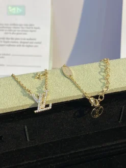 Alternative view of LV Necklaces Yellow Gold Diamond A15202609070040