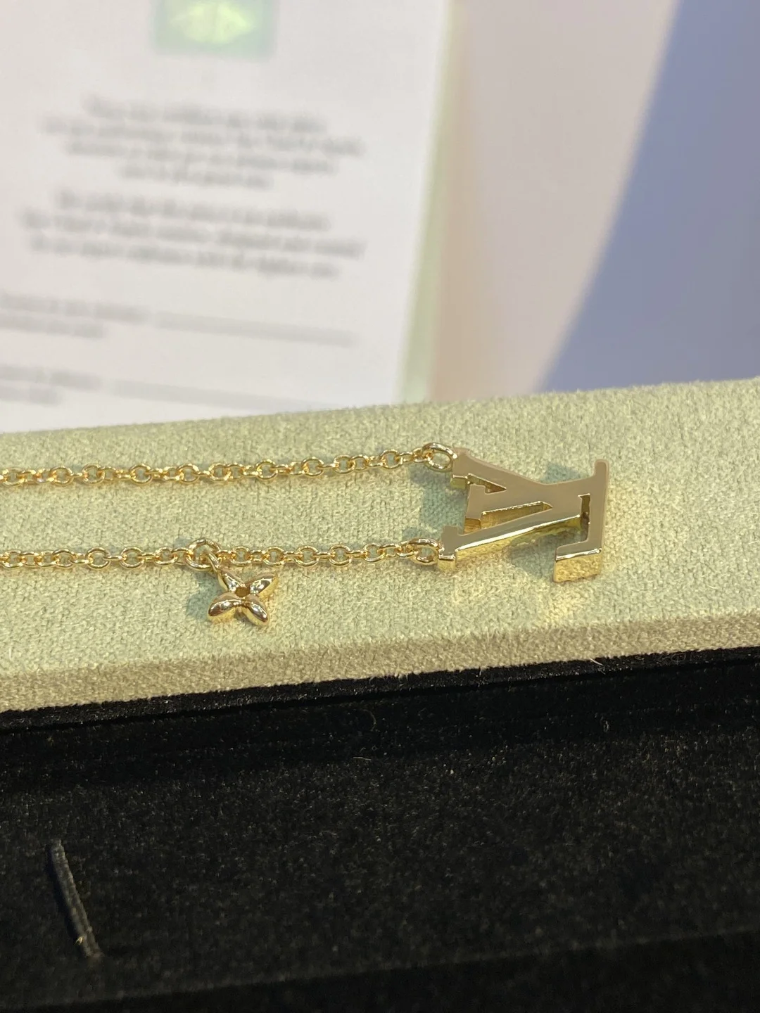 LV Necklaces Yellow Gold Diamond A15202609070040 - Image 3