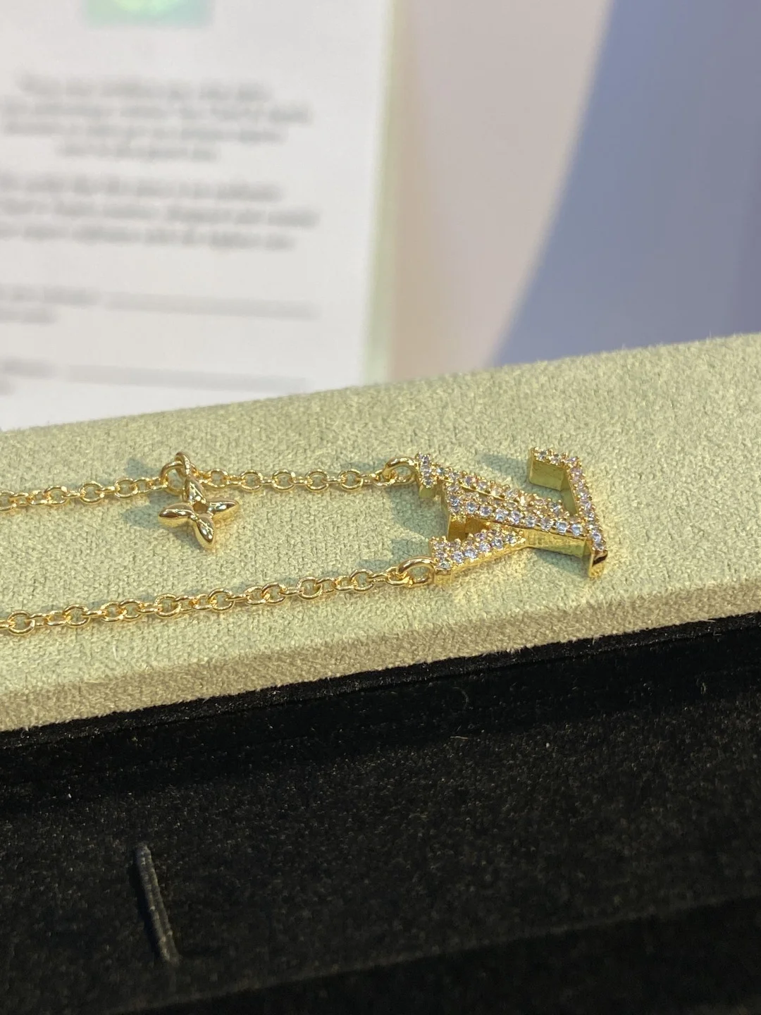 LV Necklaces Yellow Gold Diamond A15202609070040 - Image 4