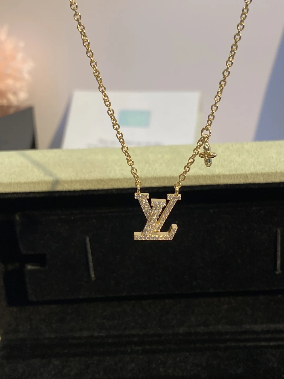 LV Necklaces Yellow Gold Diamond A15202609070040 - Image 5