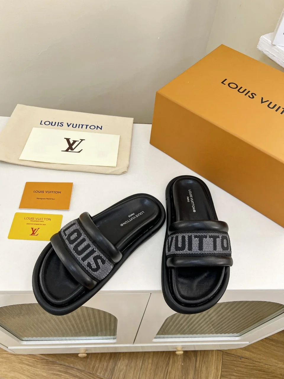 LV Sandals Leather Black-White EU35-45 A70202609111227 - Image 2