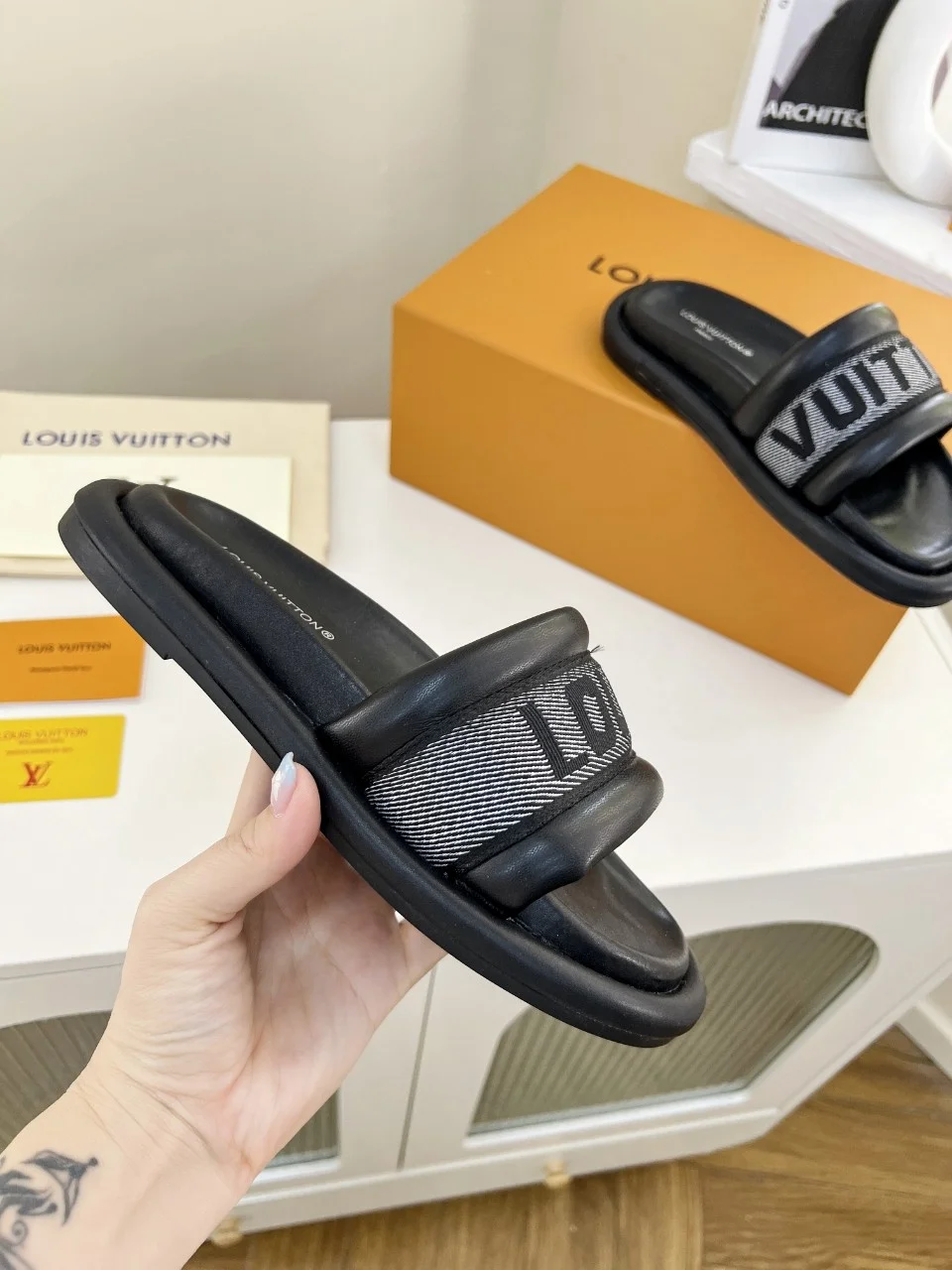 LV Sandals Leather Black-White EU35-45 A70202609111227 - Image 6