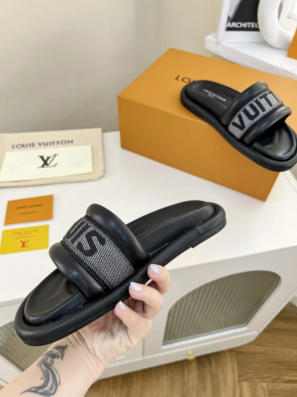 LV Sandals Leather Black-White EU35-45 A70202609111227 - Image 7