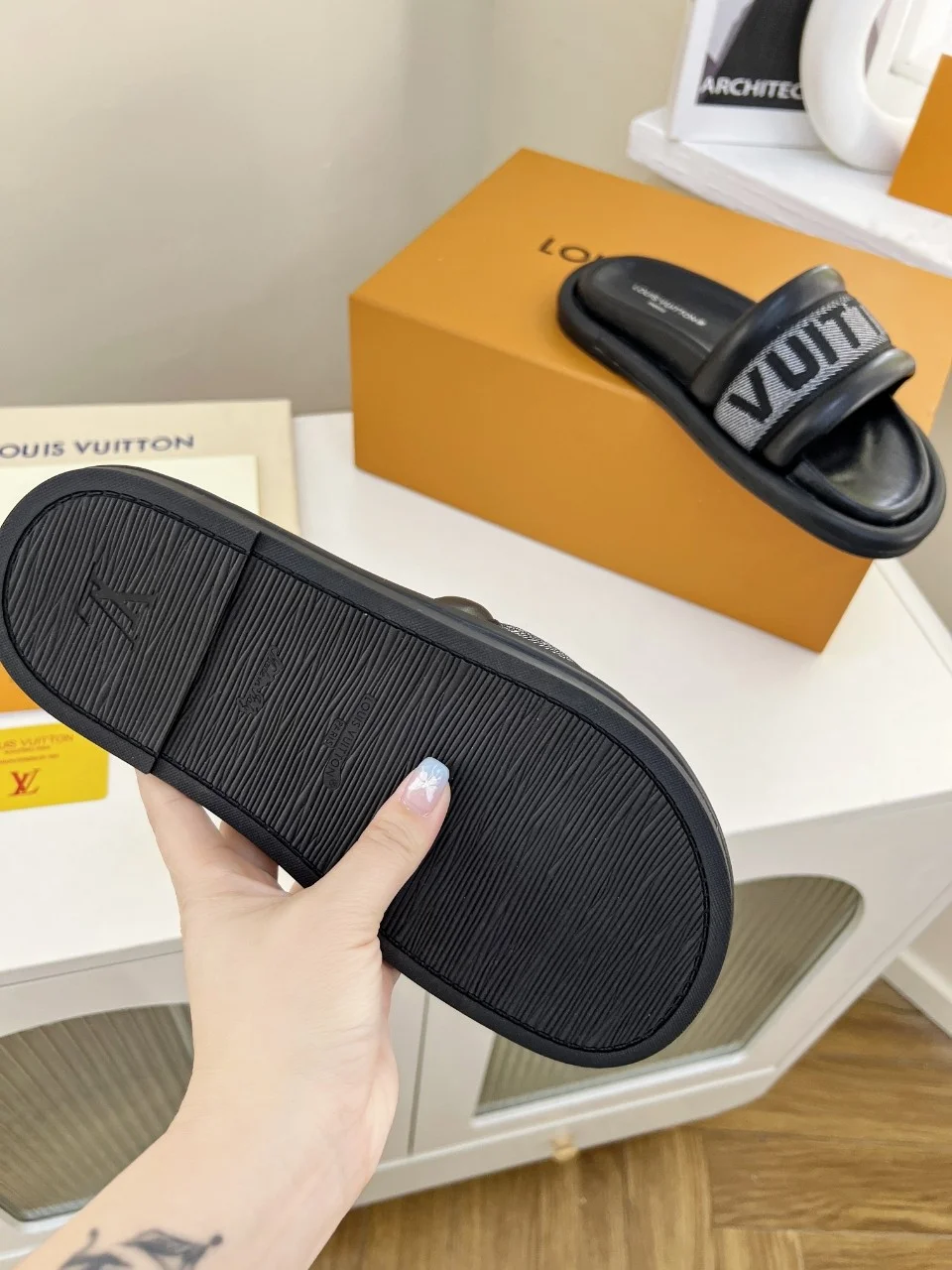 LV Sandals Leather Black-White EU35-45 A70202609111227 - Image 8