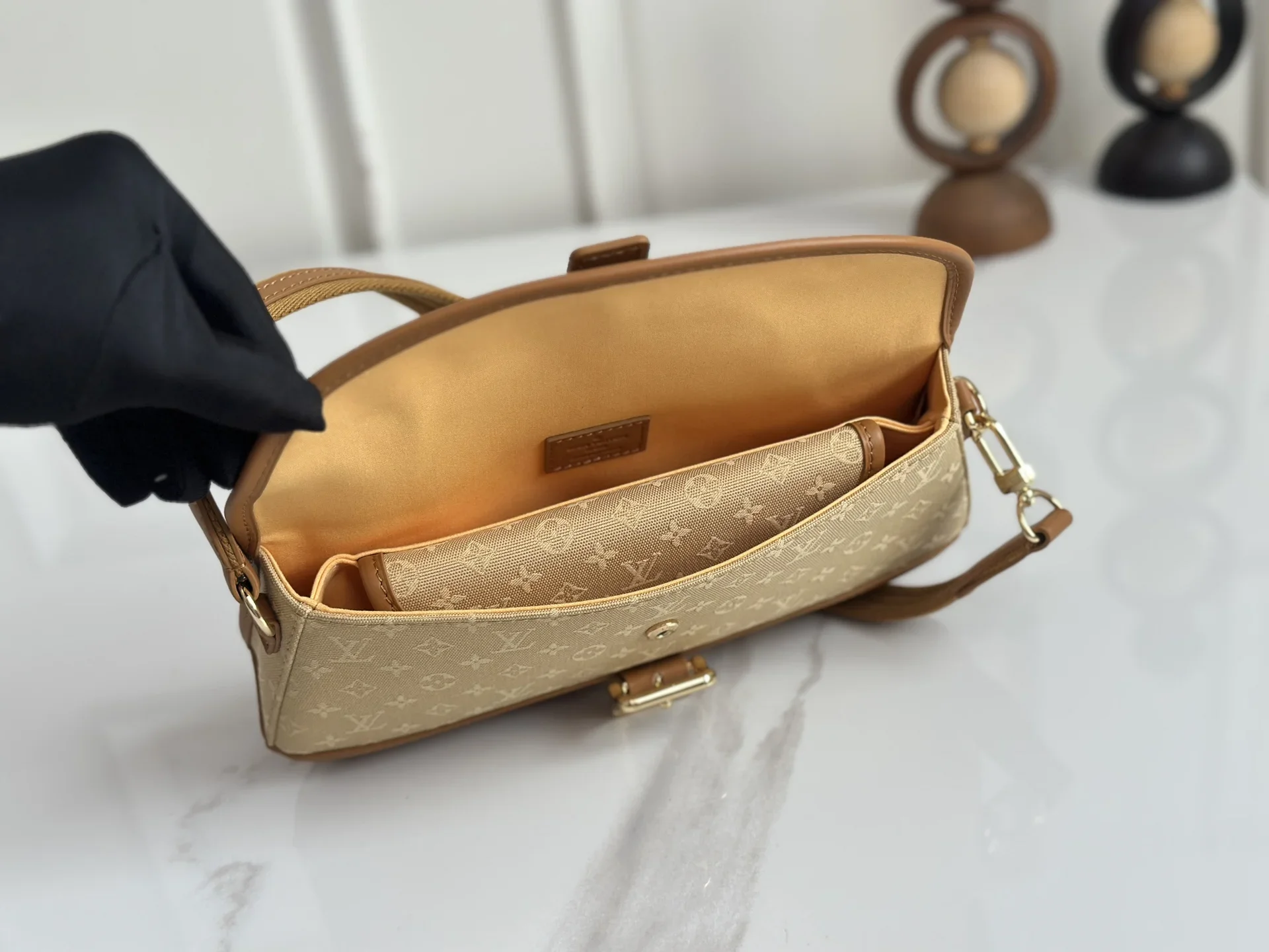 LV Shoulder Bags Beige-Brown 26X12X3CM D60202609090355 - Image 8