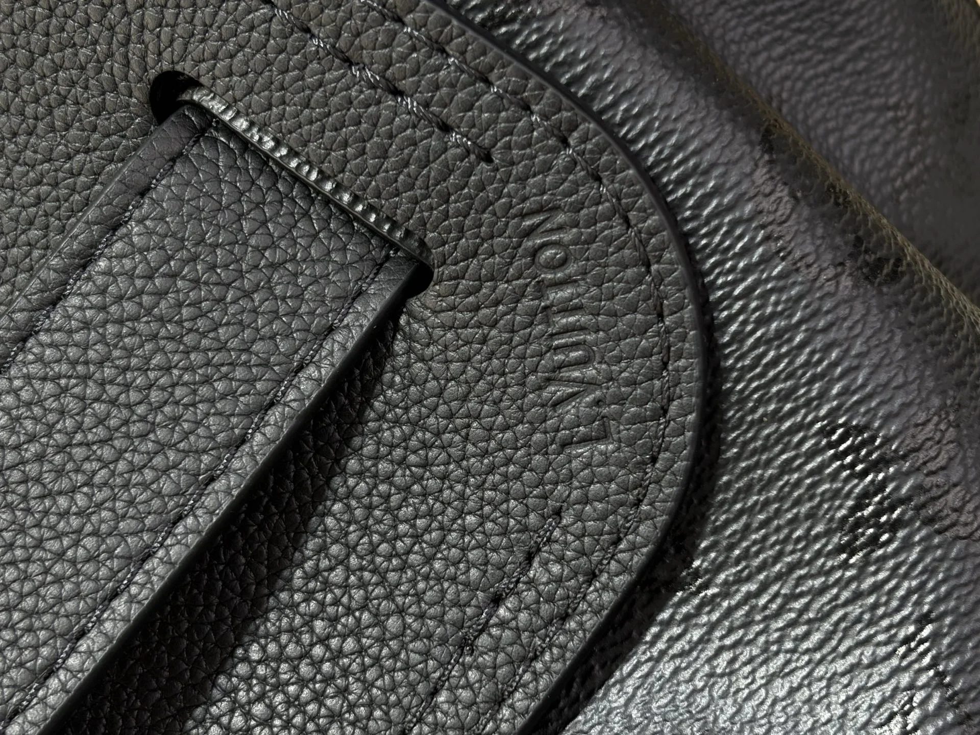 LV Shoulder Bags Black 33X14X32CM I50202609090321 - Image 5