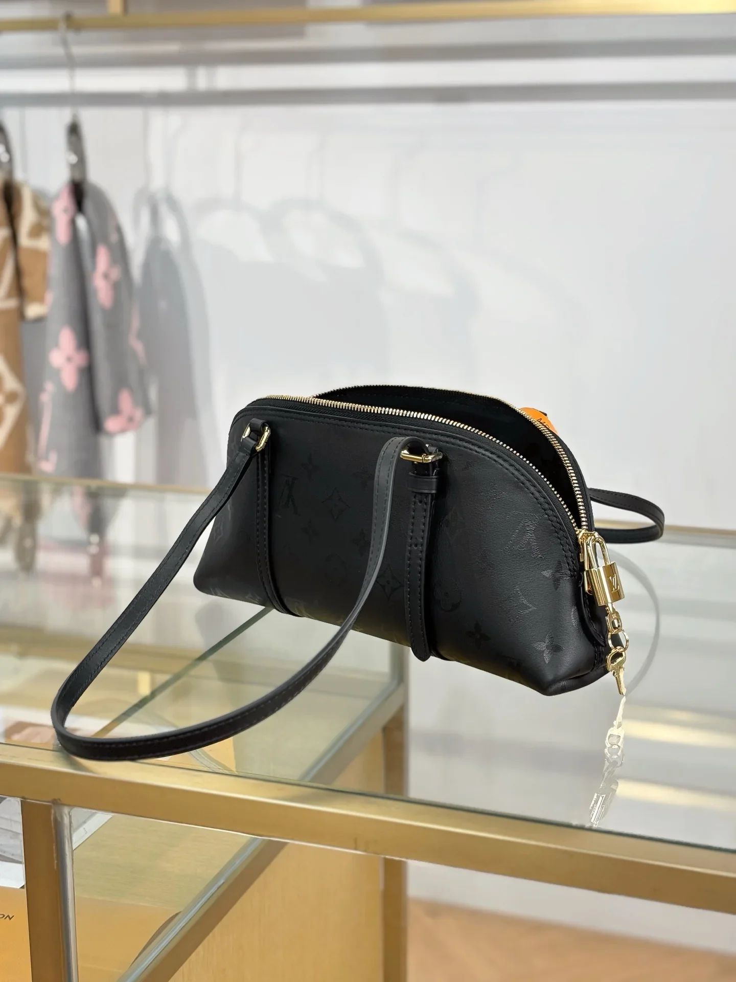 LV Shoulder Bags Black-Gold 29X14X8CM G50202609090323 - Image 4
