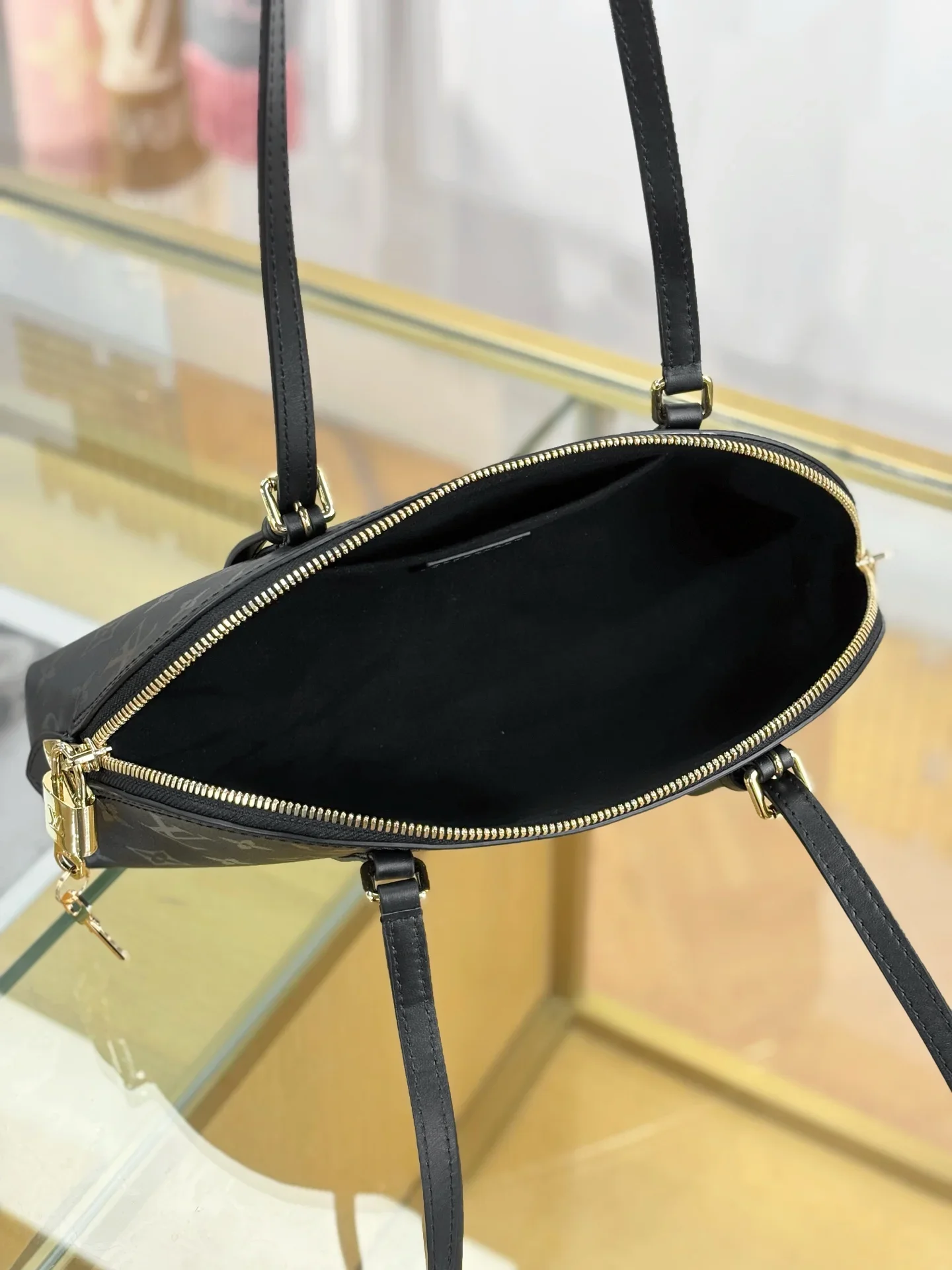 LV Shoulder Bags Black-Gold 29X14X8CM G50202609090323 - Image 6