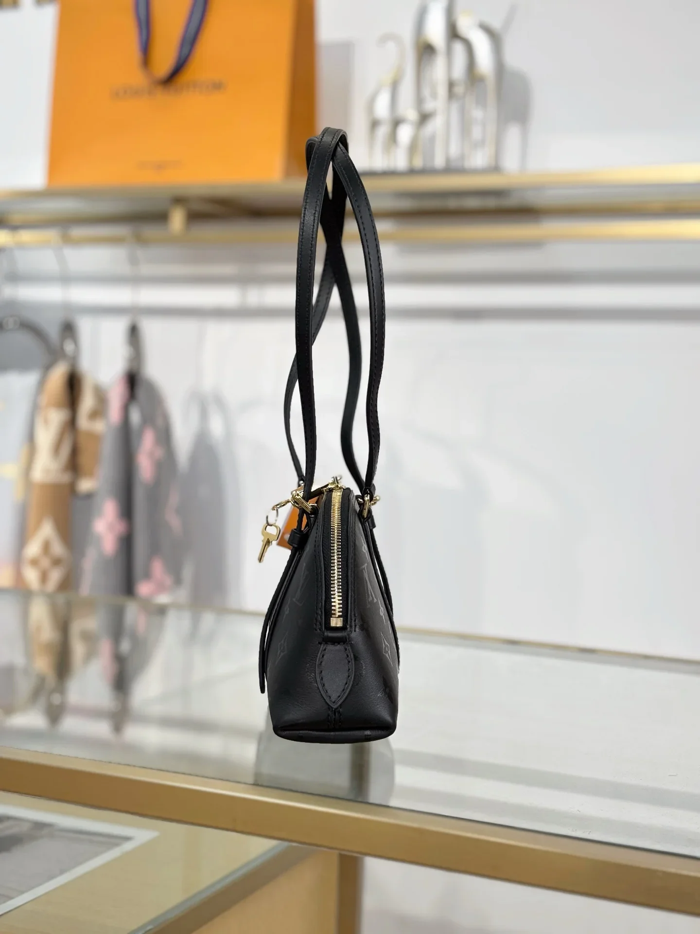 LV Shoulder Bags Black-Gold 29X14X8CM G50202609090323 - Image 7