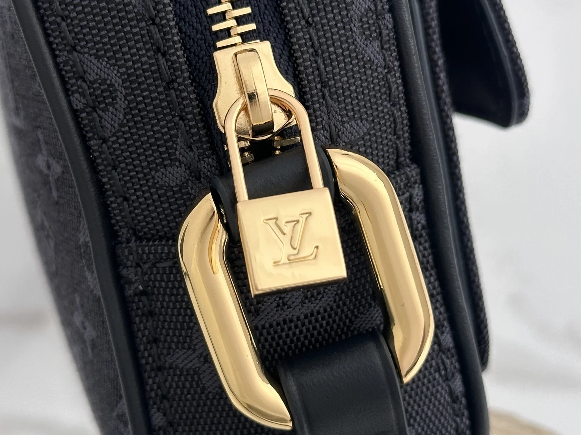 LV Shoulder Bags Denim Leather Navy-Gold 22X13X5 CM D50202609090338 - Image 6