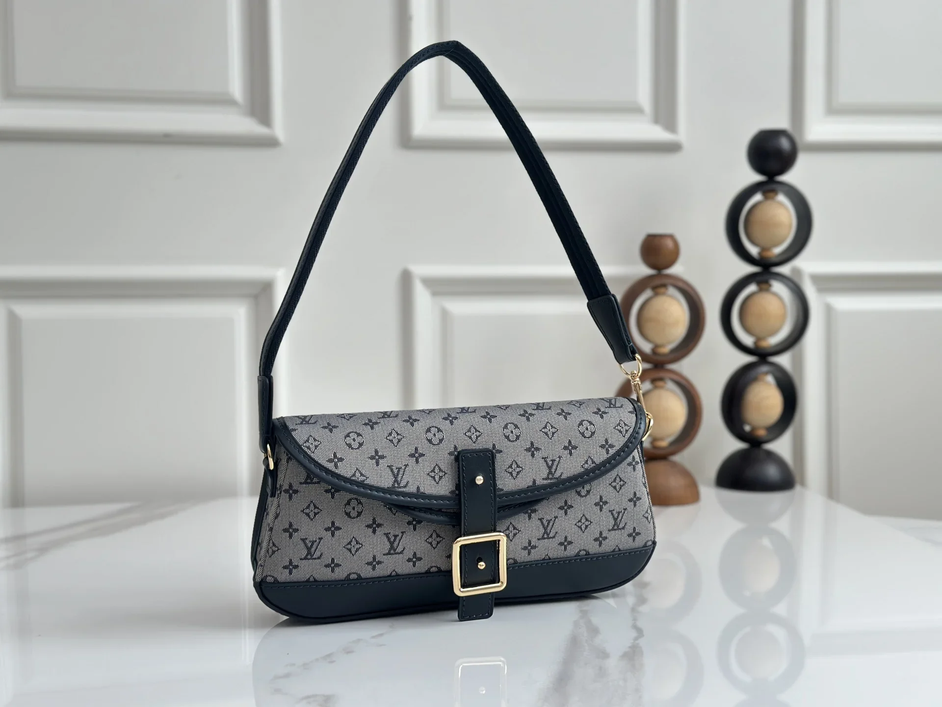 LV Shoulder Bags Gray-Black 26X12X3CM D60202609090339