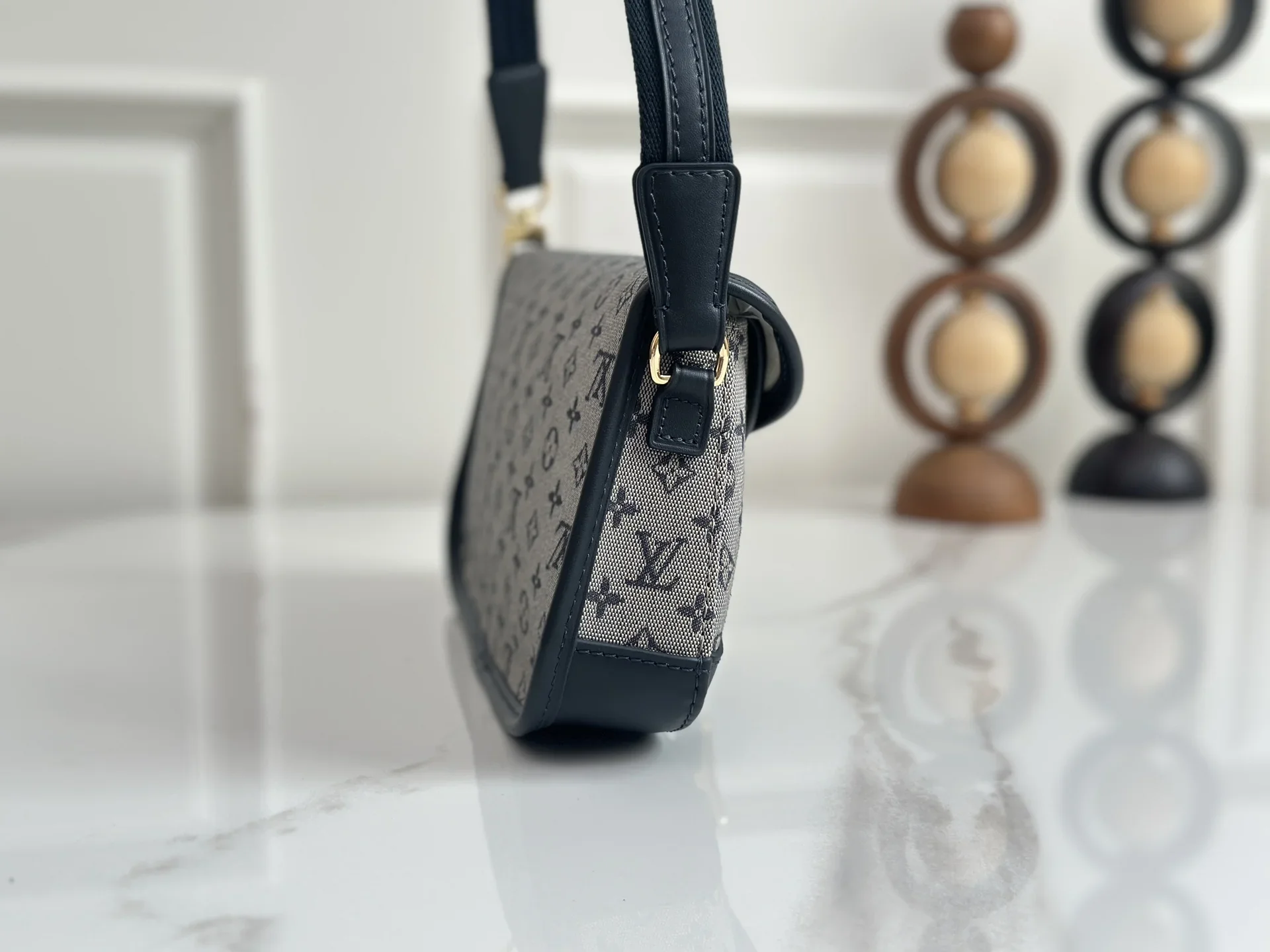 LV Shoulder Bags Gray-Black 26X12X3CM D60202609090339 - Image 2