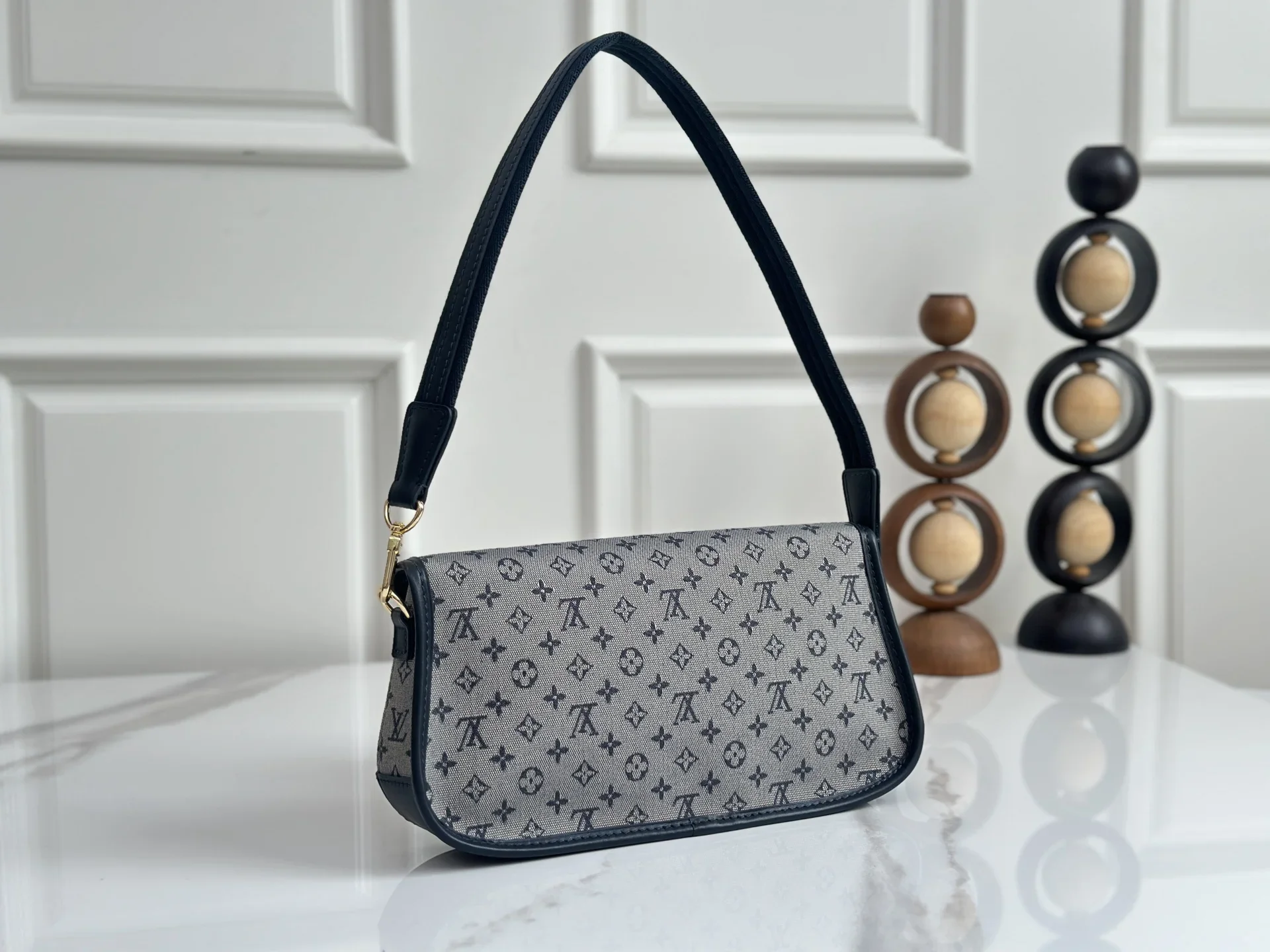 LV Shoulder Bags Gray-Black 26X12X3CM D60202609090339 - Image 3