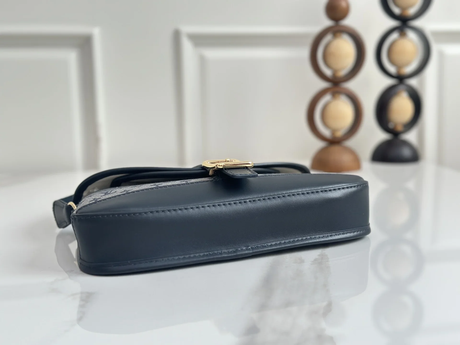 LV Shoulder Bags Gray-Black 26X12X3CM D60202609090339 - Image 4
