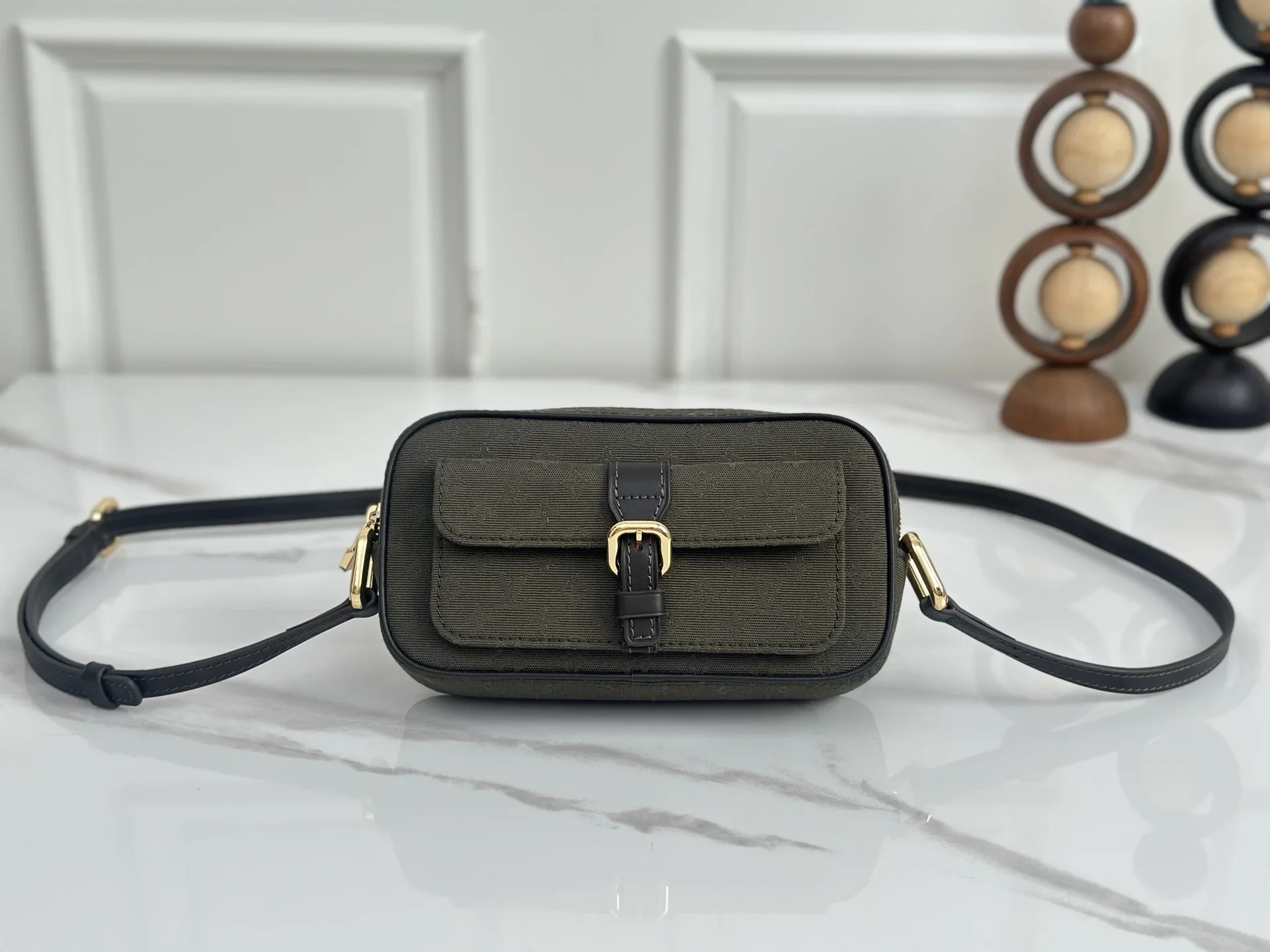 LV Shoulder Bags Green-Black 22X13X5CM D50202609090341