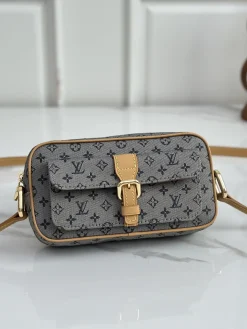 LV Shoulder Bags Grey-Tan 22X13X5CM D50202609090347
