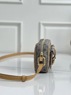 Alternative view of LV Shoulder Bags Grey-Tan 22X13X5CM D50202609090347
