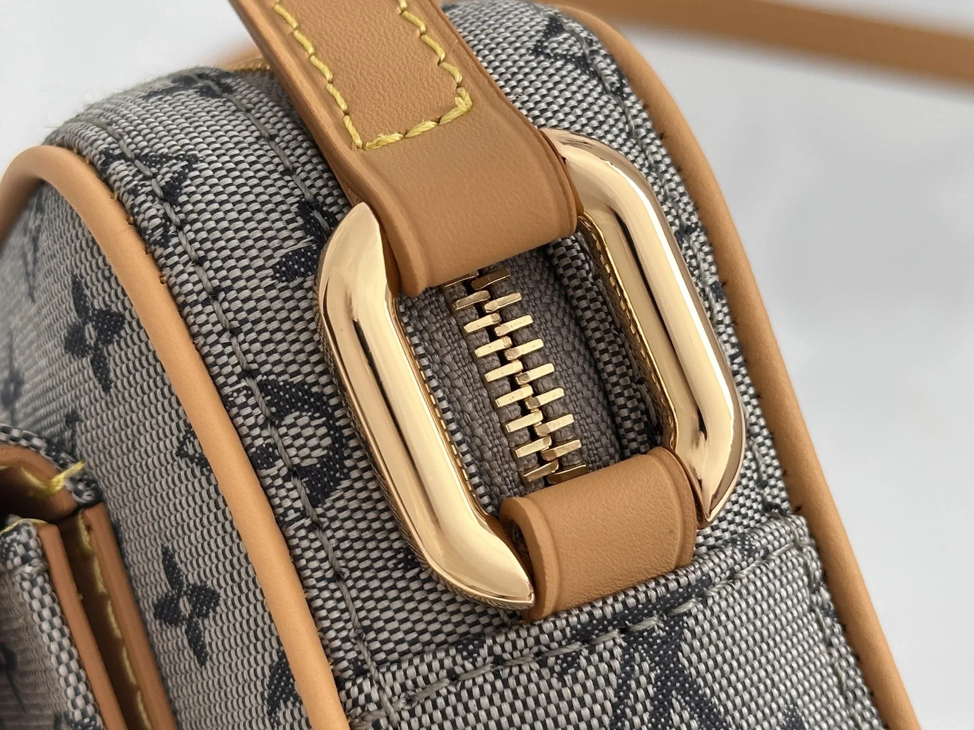 LV Shoulder Bags Grey-Tan 22X13X5CM D50202609090347 - Image 7
