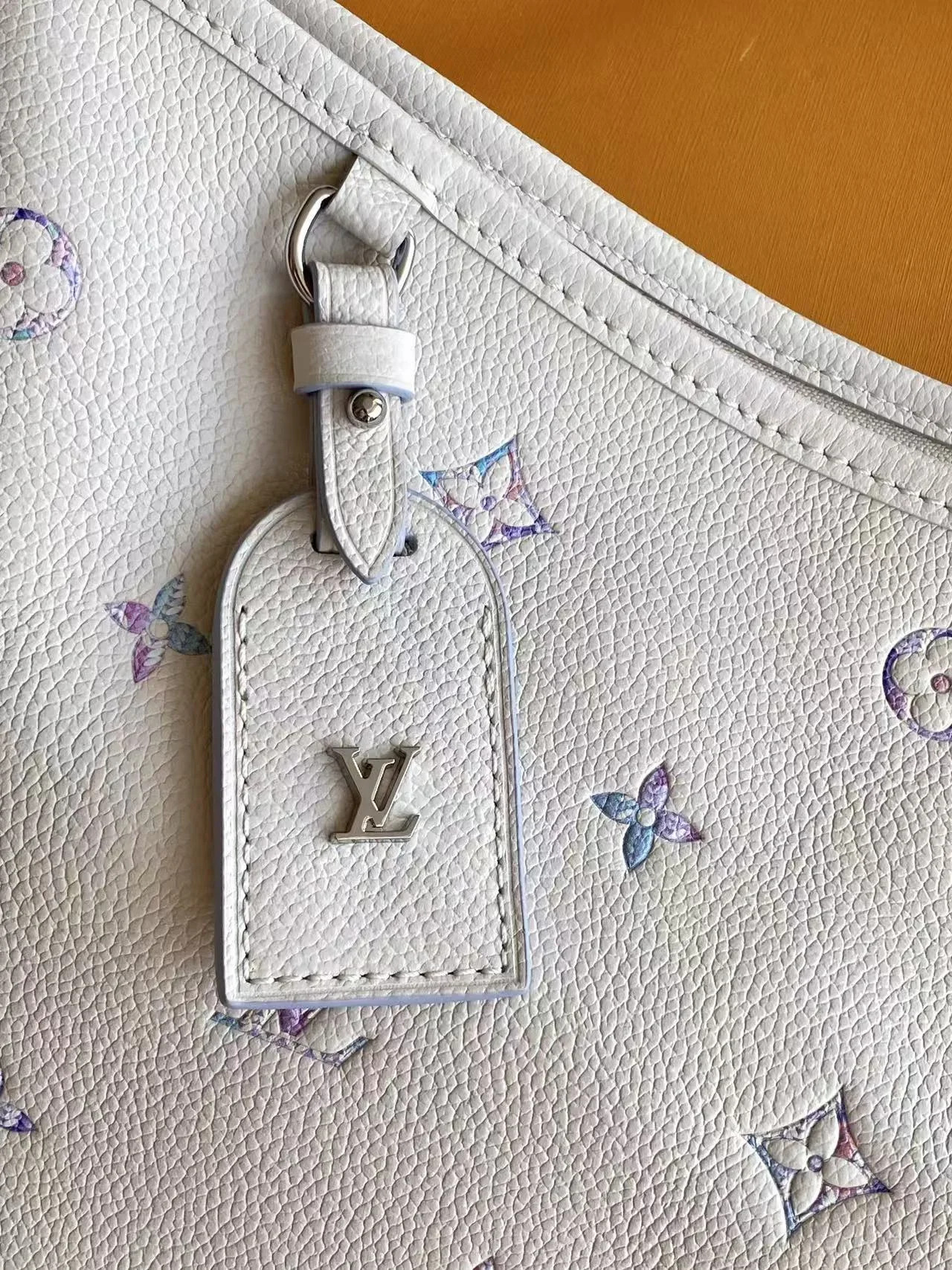 LV Shoulder Bags Lamb Leather White-Purple 19X10X36CM G00202609090352 - Image 5