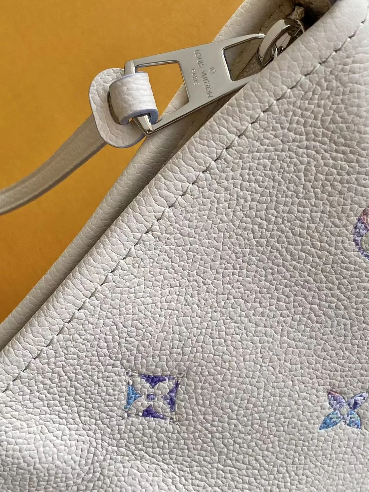 LV Shoulder Bags Lamb Leather White-Purple 19X10X36CM G00202609090352 - Image 6