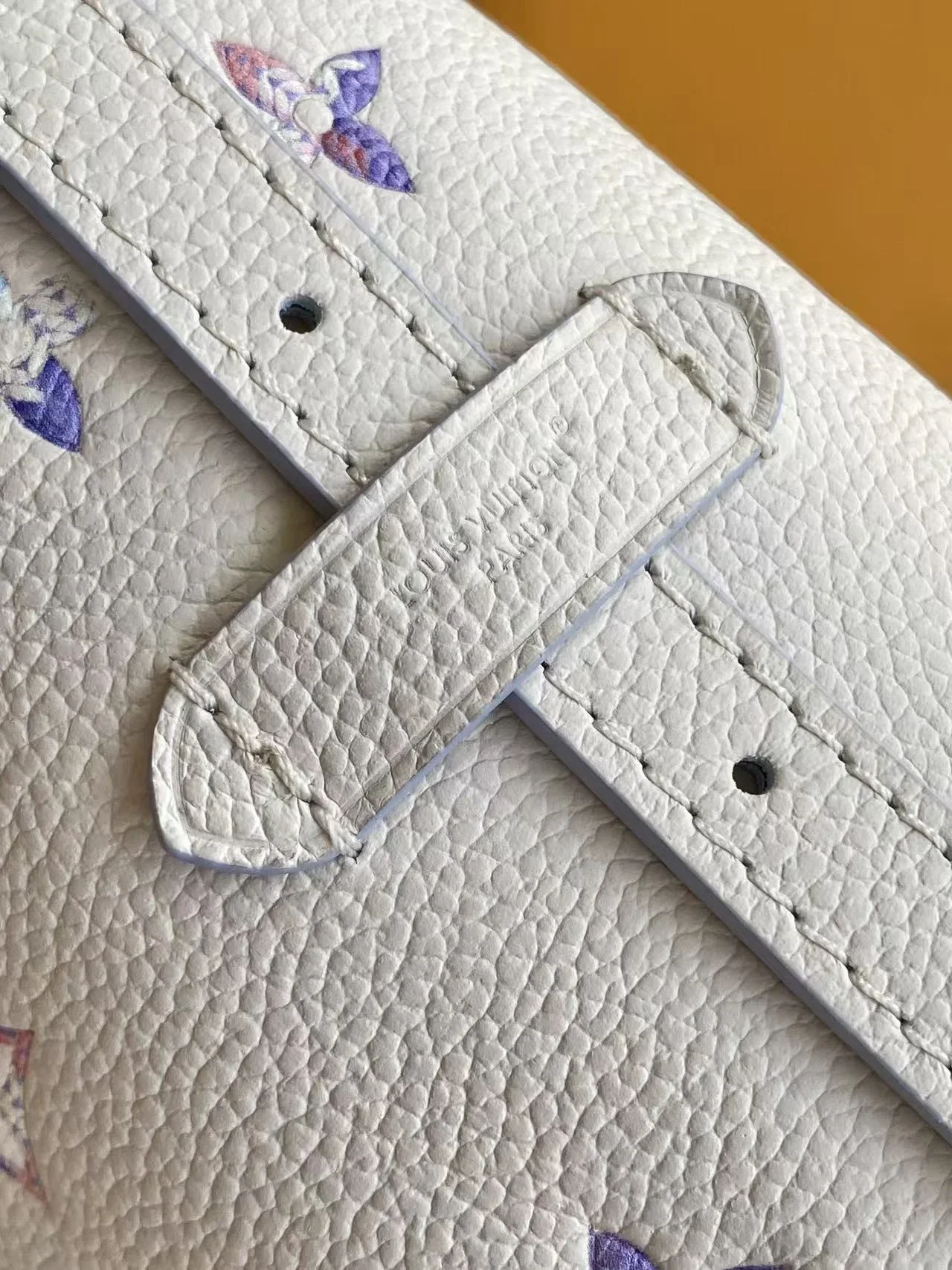 LV Shoulder Bags Lamb Leather White-Purple 19X10X36CM G00202609090352 - Image 7