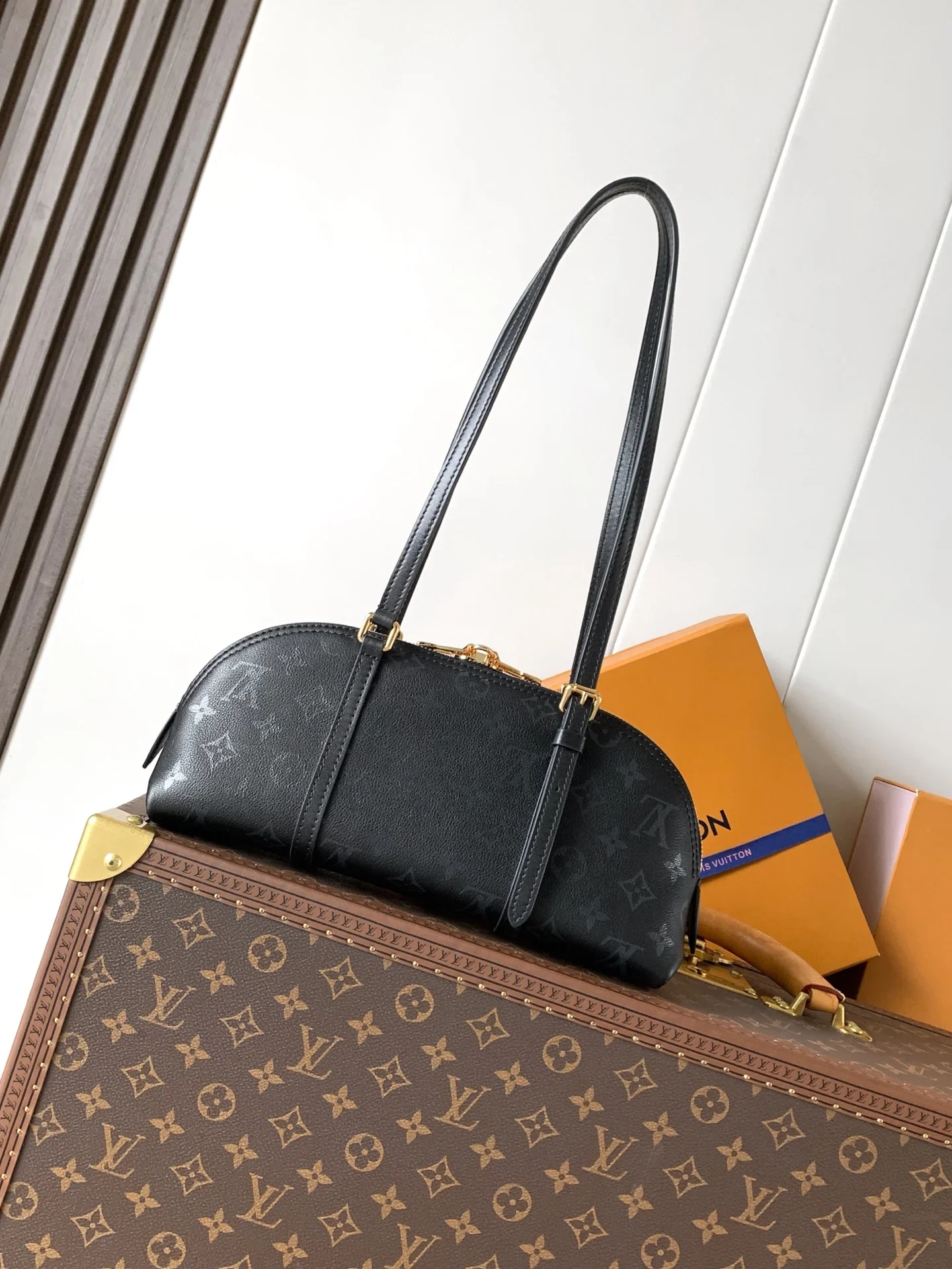 LV Shoulder Bags Leather Black-Gold 29X14X8CM E00202609090328 - Image 3