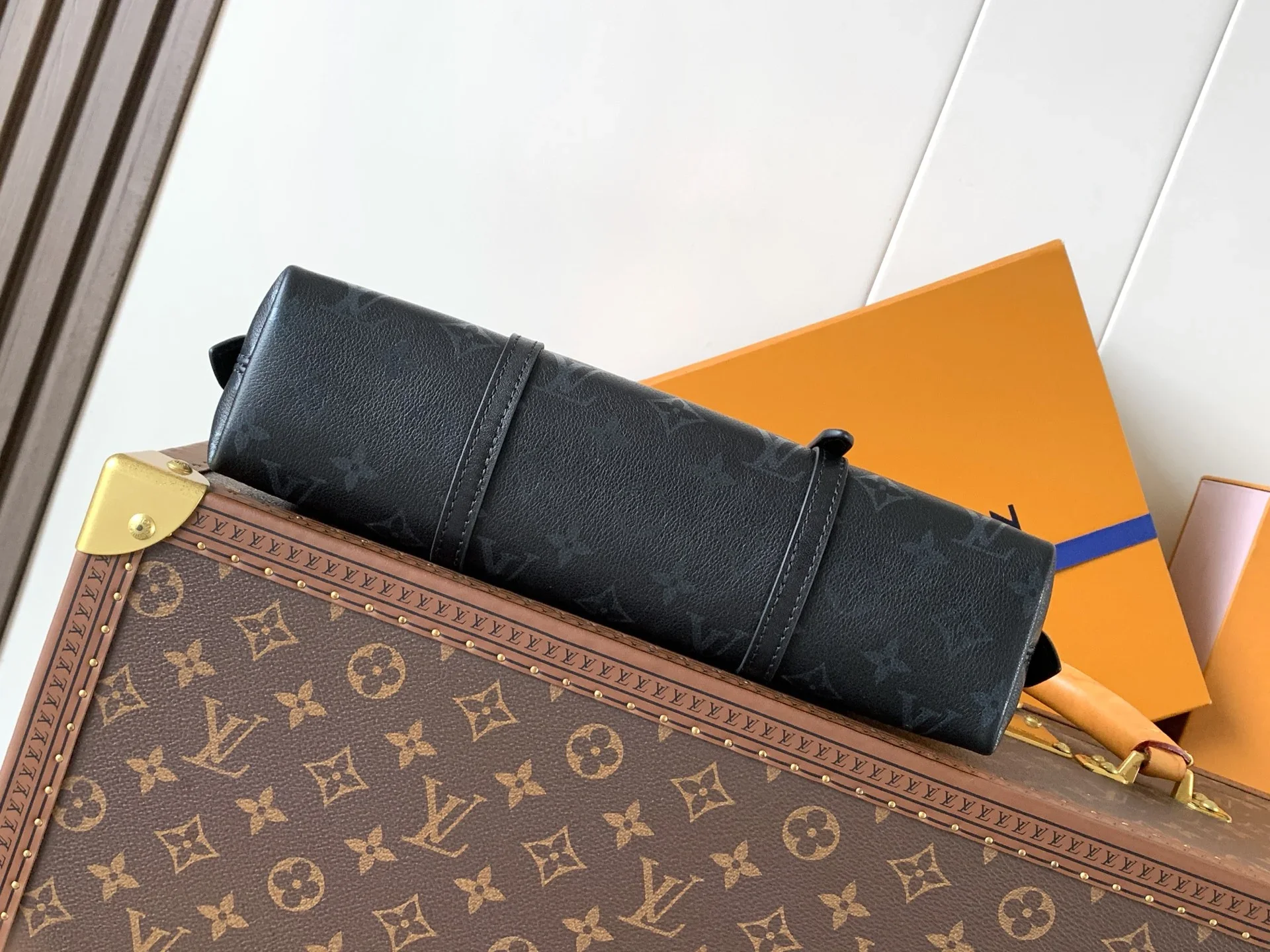 LV Shoulder Bags Leather Black-Gold 29X14X8CM E00202609090328 - Image 4