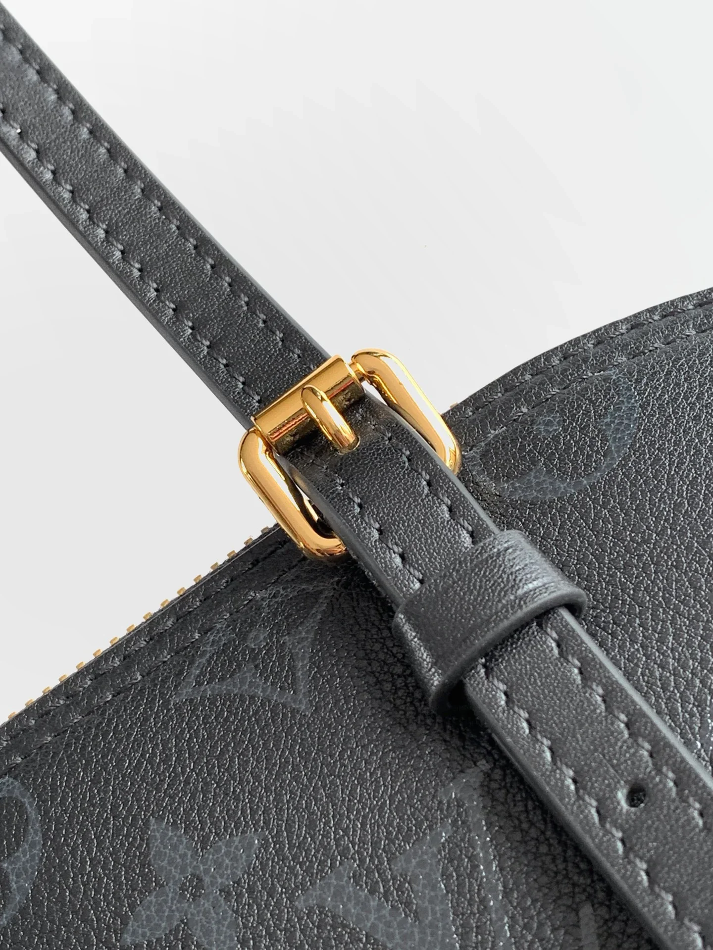 LV Shoulder Bags Leather Black-Gold 29X14X8CM E00202609090328 - Image 6