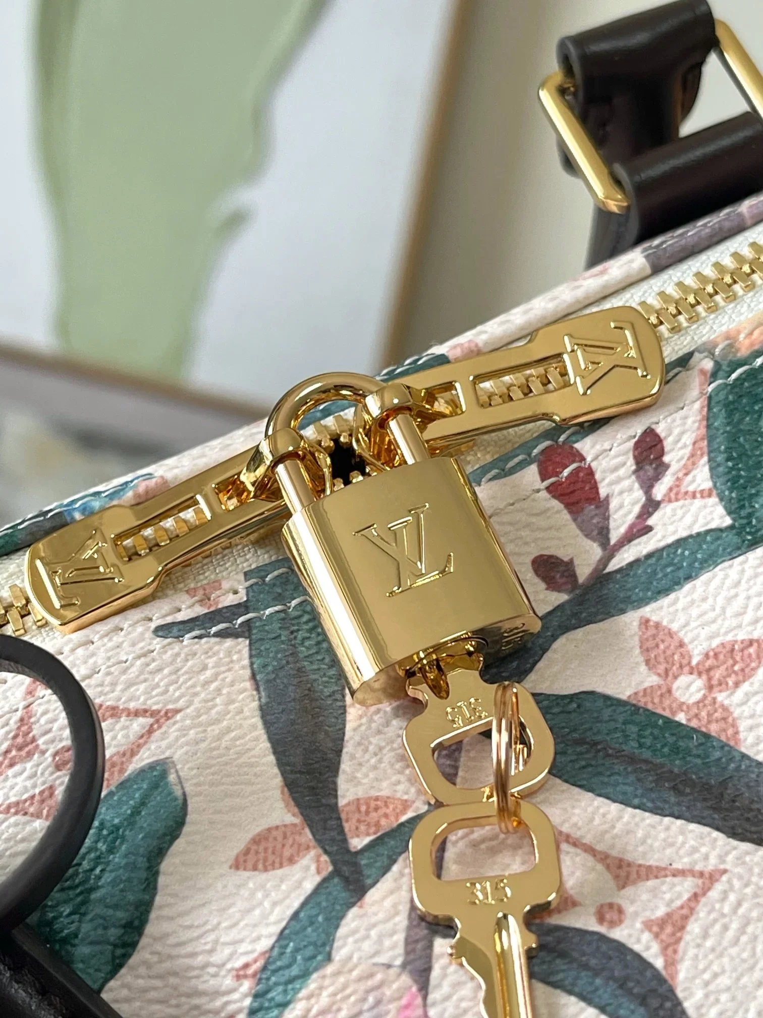 LV Shoulder Bags White-Pink-Green-Brown 30X21X17CM E80202609090353 - Image 5