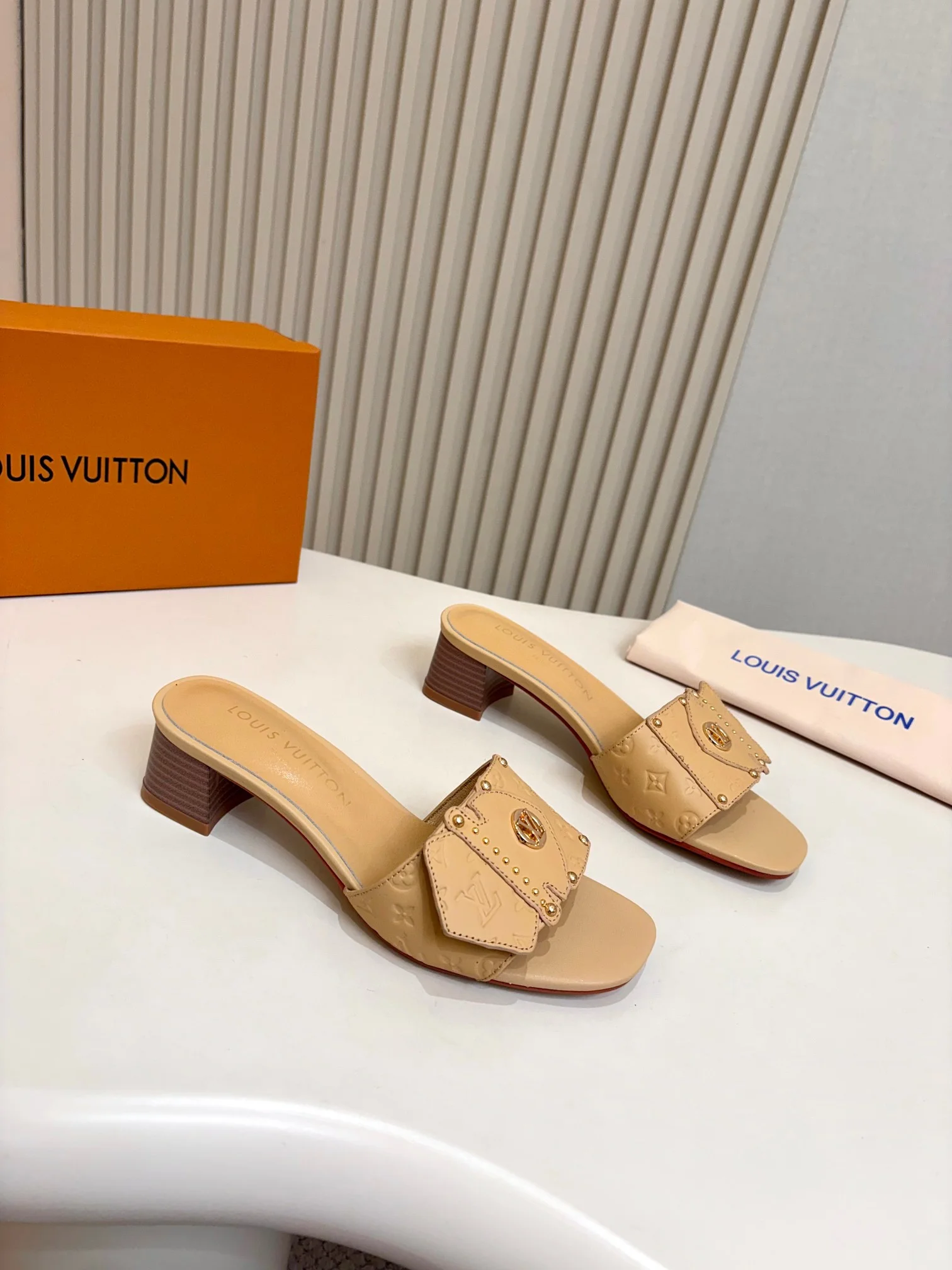 LV Slides Beige-Gold A60202609111115 - Image 3