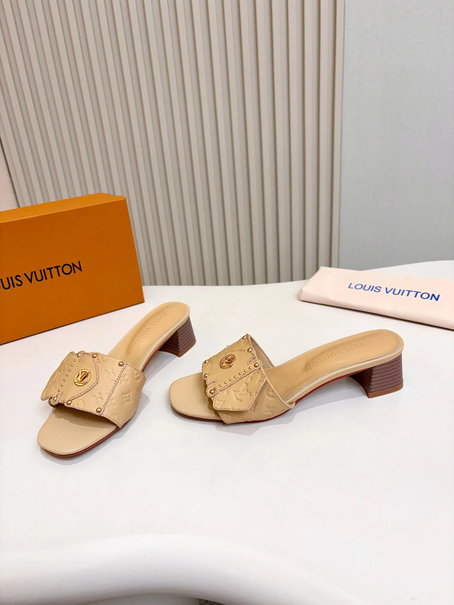 LV Slides Beige-Gold A60202609111115 - Image 5