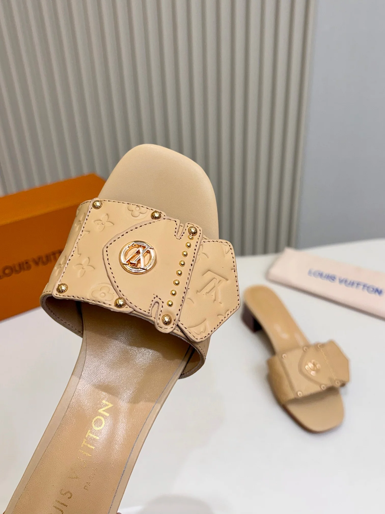 LV Slides Beige-Gold A60202609111115 - Image 6