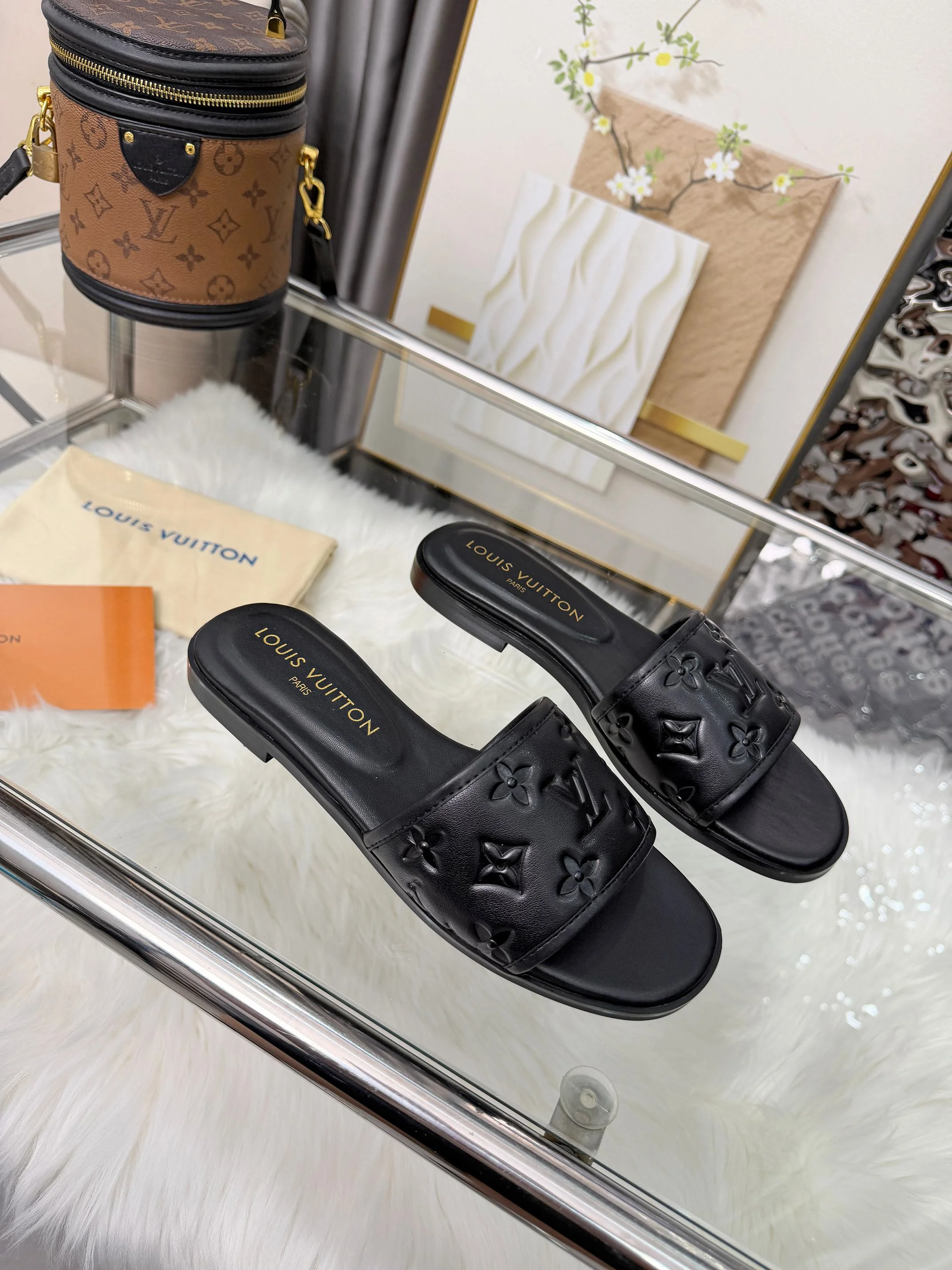 LV Slides Black EU35-40 A60202609111191