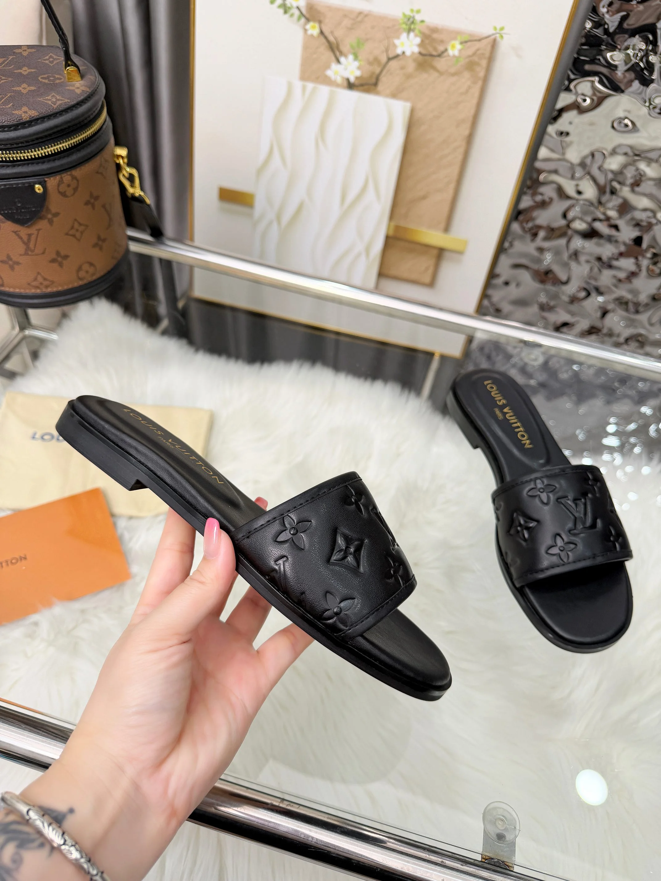 LV Slides Black EU35-40 A60202609111191 - Image 3