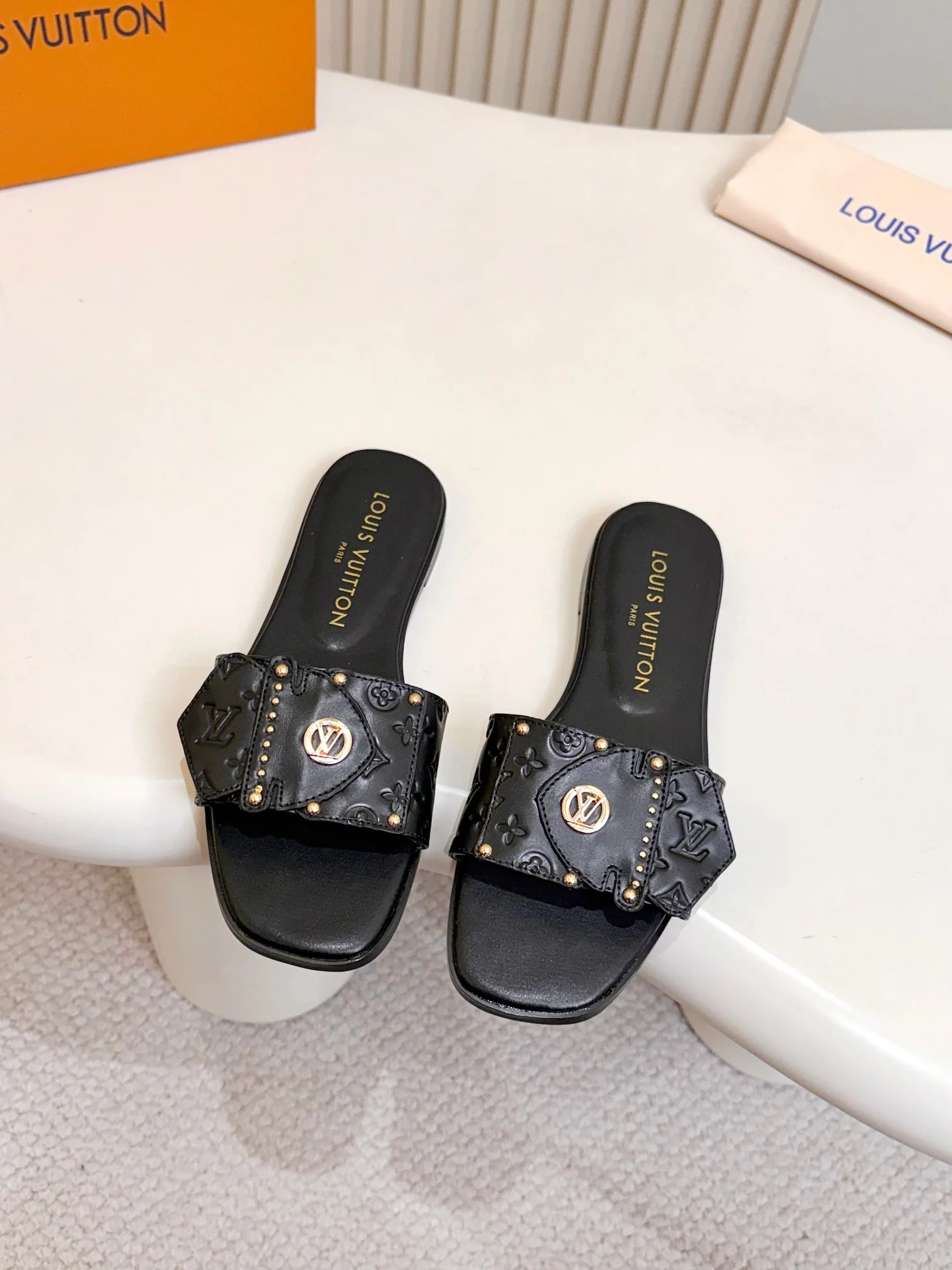 LV Slides Black-Gold A60202609111107