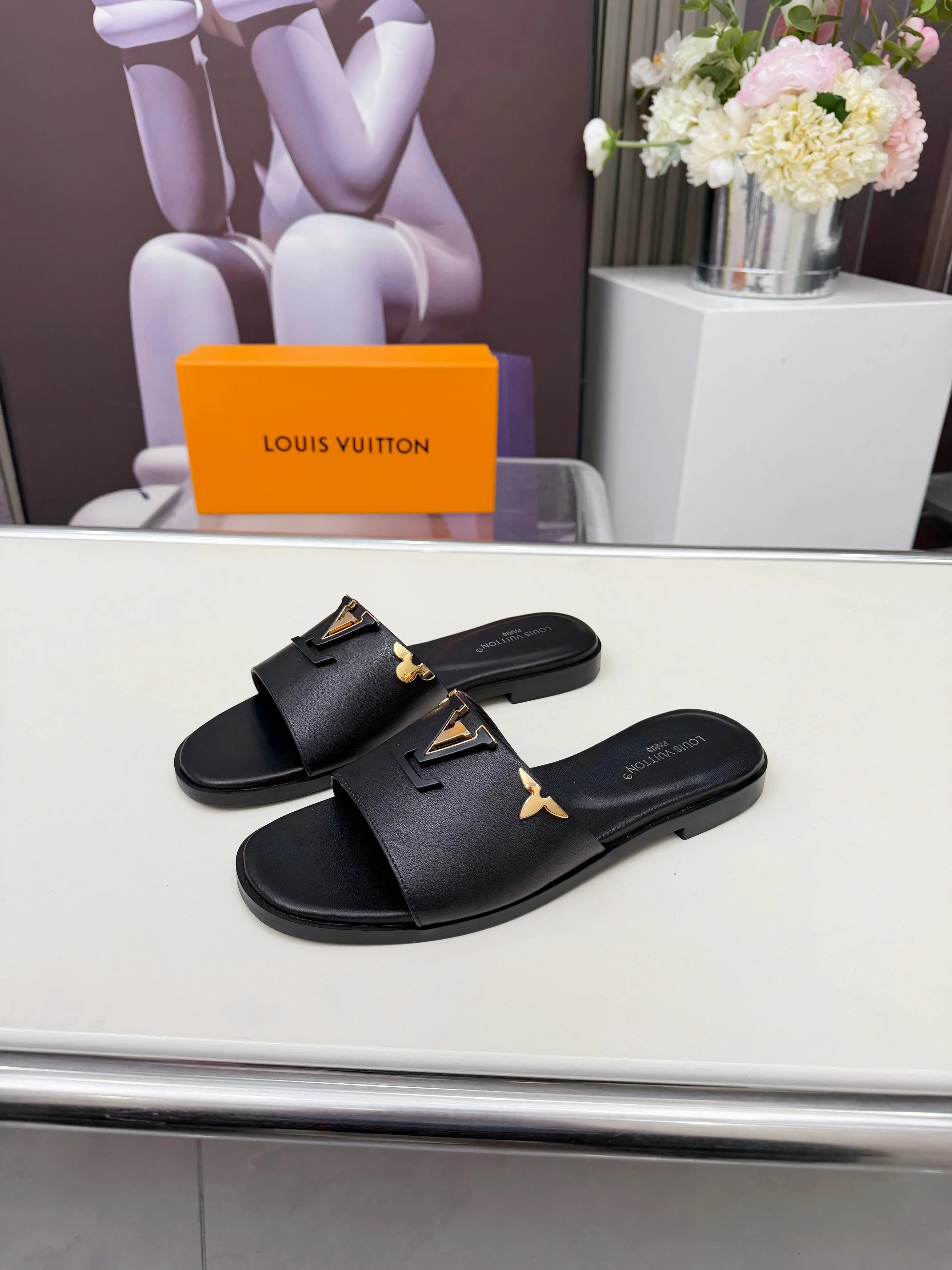 LV Slides Black-Gold A60202609111193 - Image 4