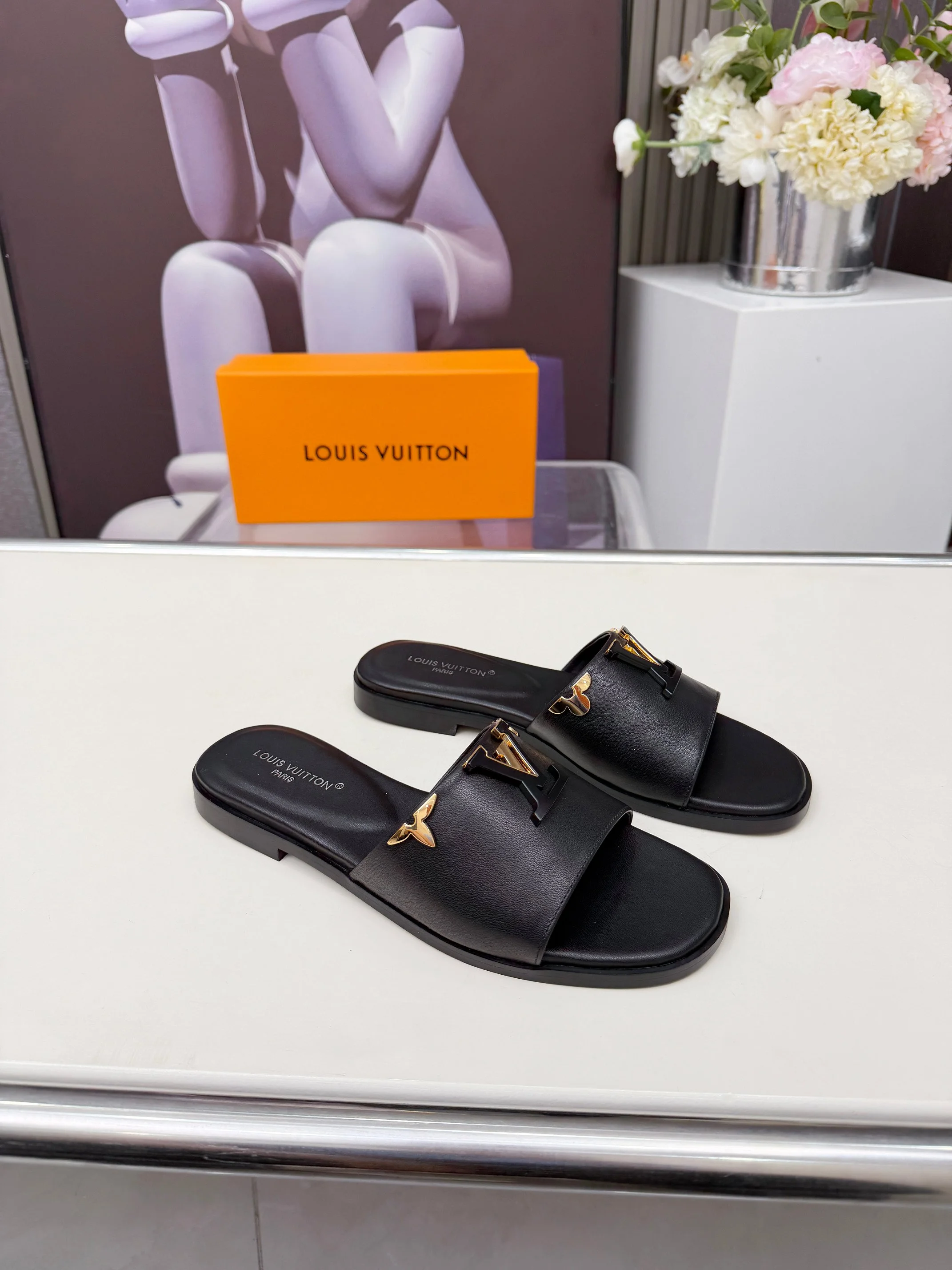 LV Slides Black-Gold A60202609111193 - Image 5