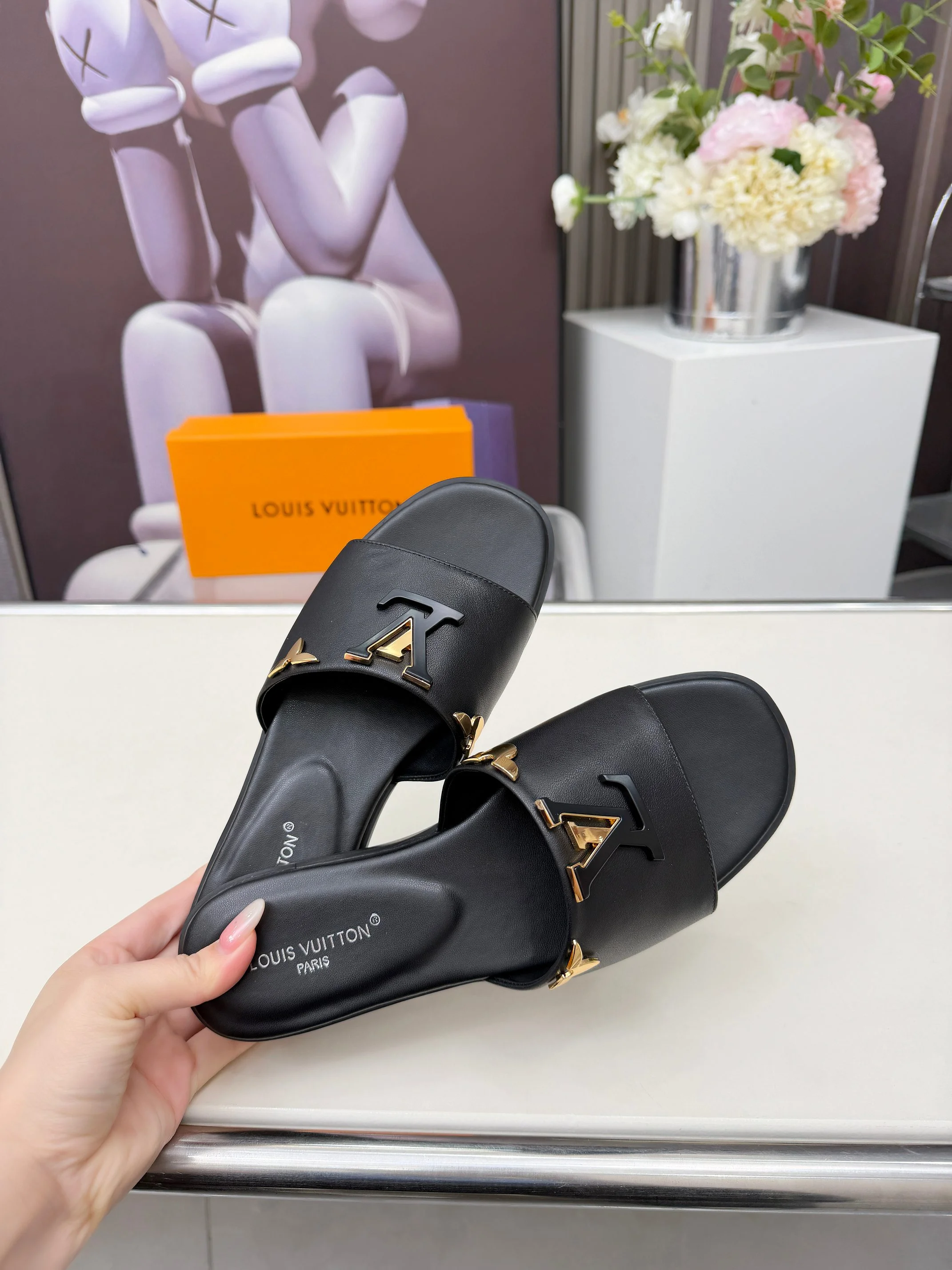 LV Slides Black-Gold A60202609111193 - Image 7