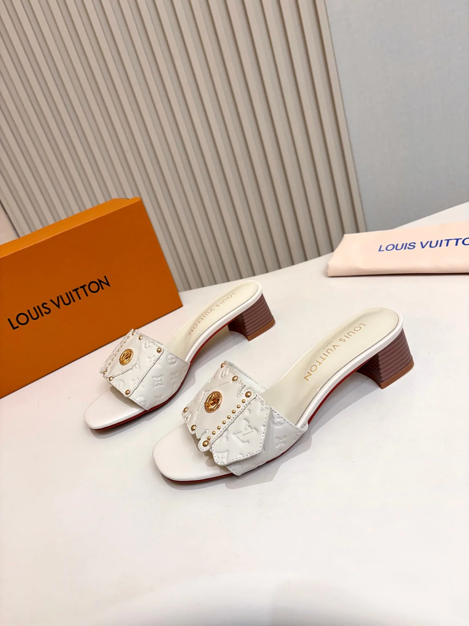 LV Slides Calf Leather White-Gold A60202609111114 - Image 2