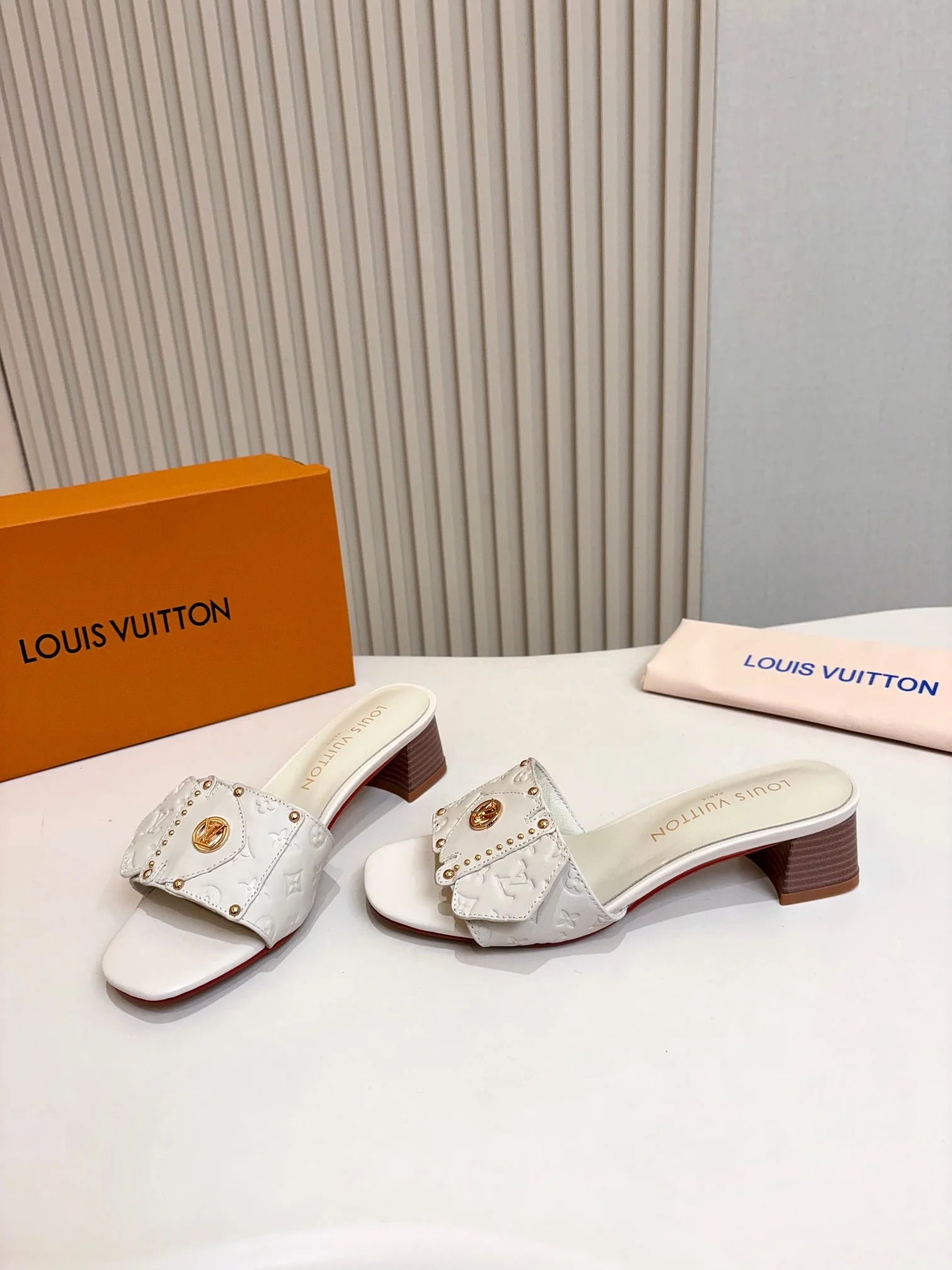 LV Slides Calf Leather White-Gold A60202609111114 - Image 3