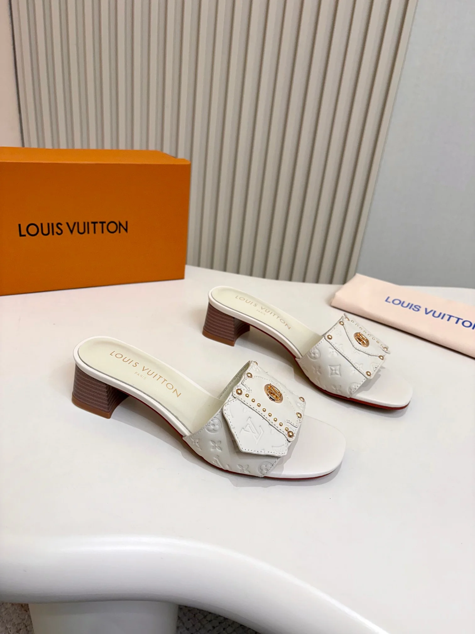 LV Slides Calf Leather White-Gold A60202609111114 - Image 4