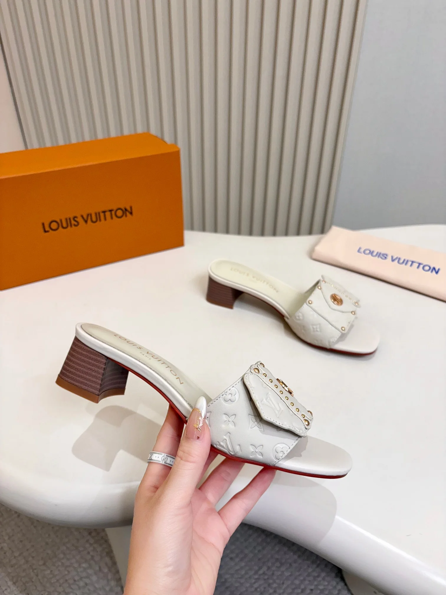 LV Slides Calf Leather White-Gold A60202609111114 - Image 5