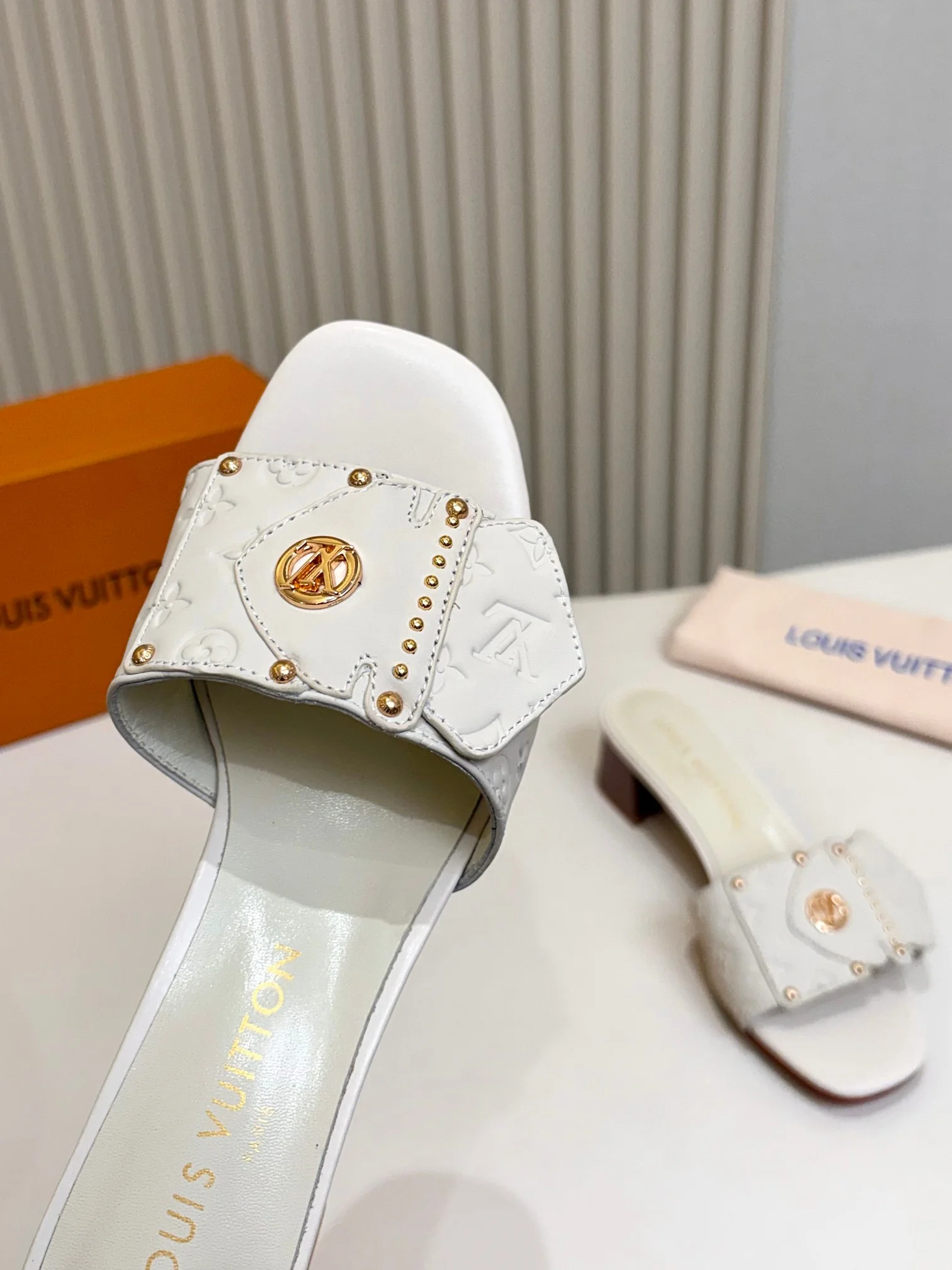 LV Slides Calf Leather White-Gold A60202609111114 - Image 7