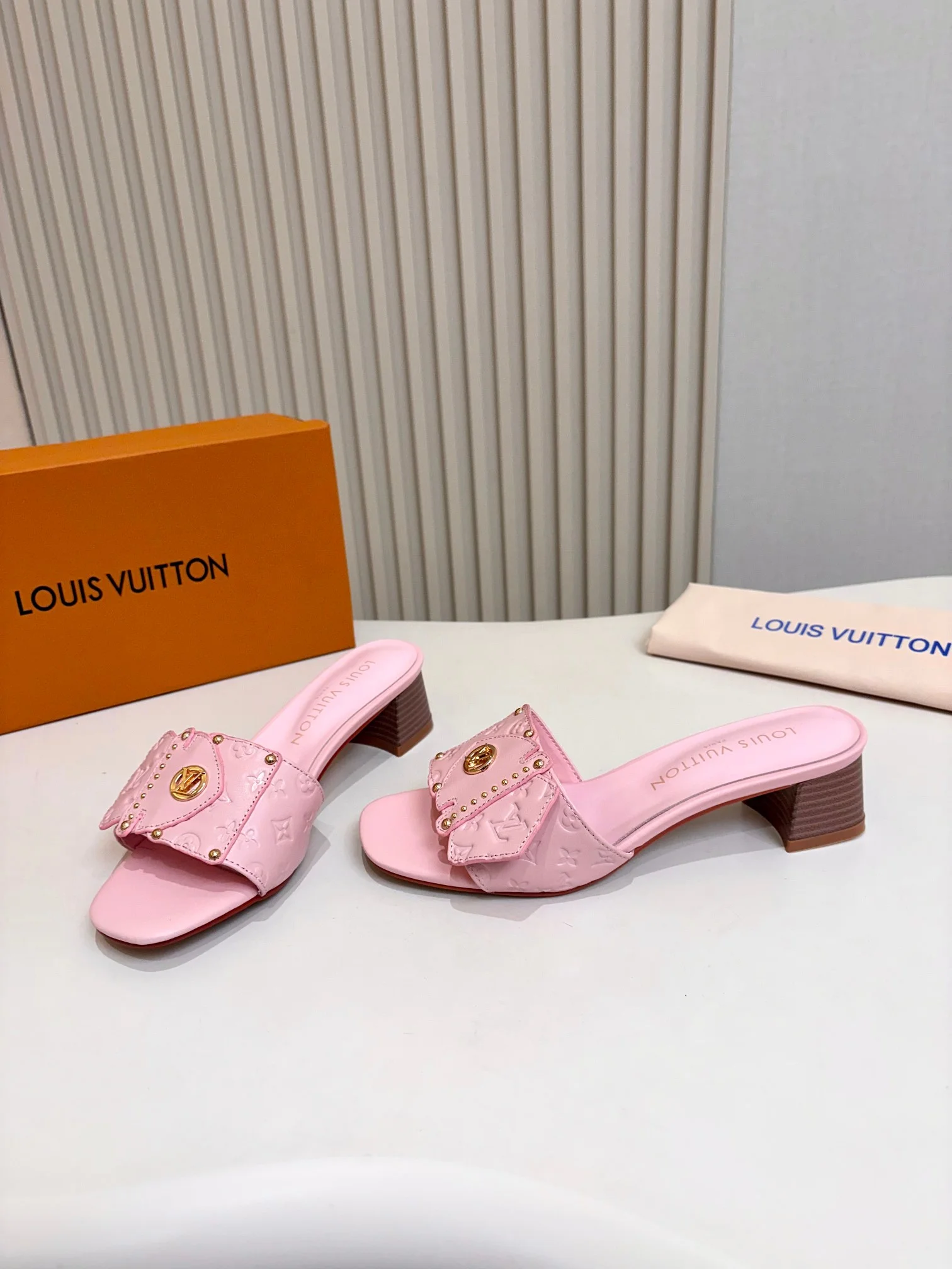 LV Slides Calfskin Leather Pink-Gold A60202609111117 - Image 4