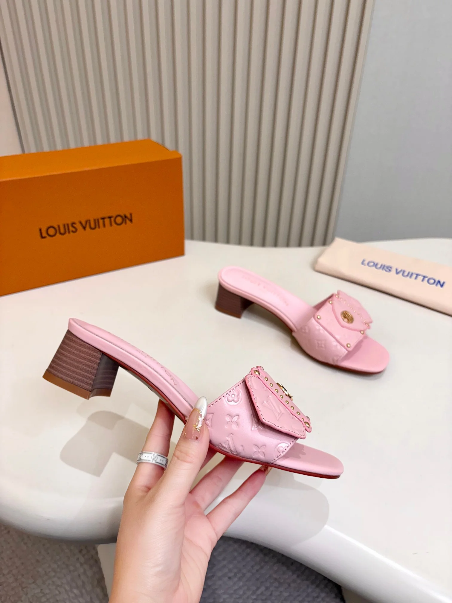 LV Slides Calfskin Leather Pink-Gold A60202609111117 - Image 6