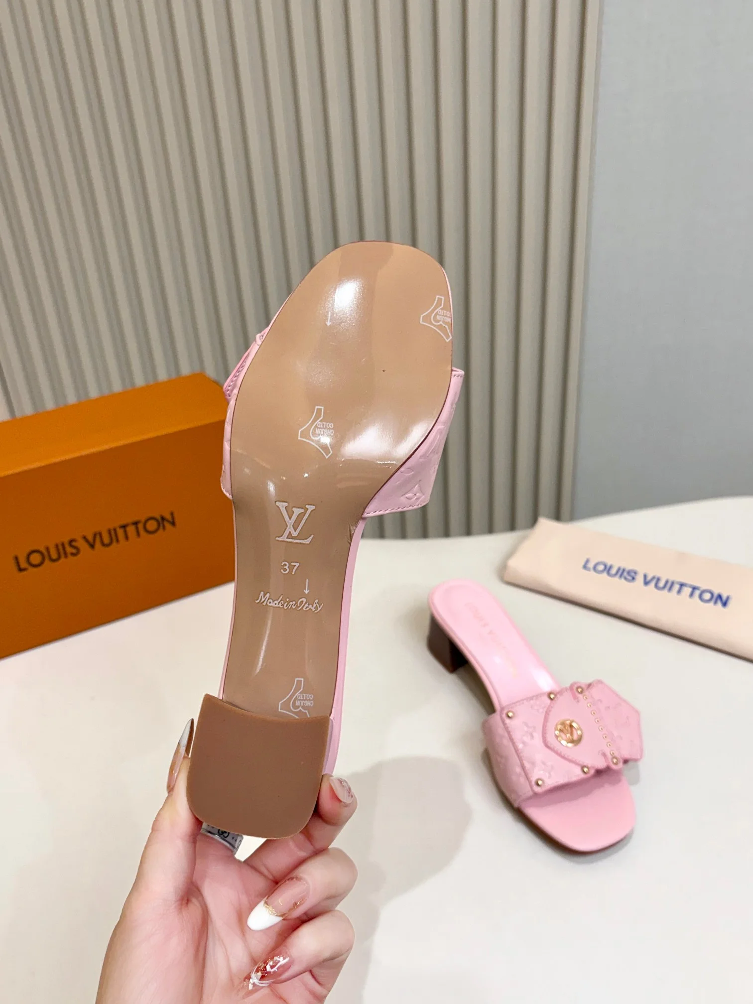LV Slides Calfskin Leather Pink-Gold A60202609111117 - Image 7