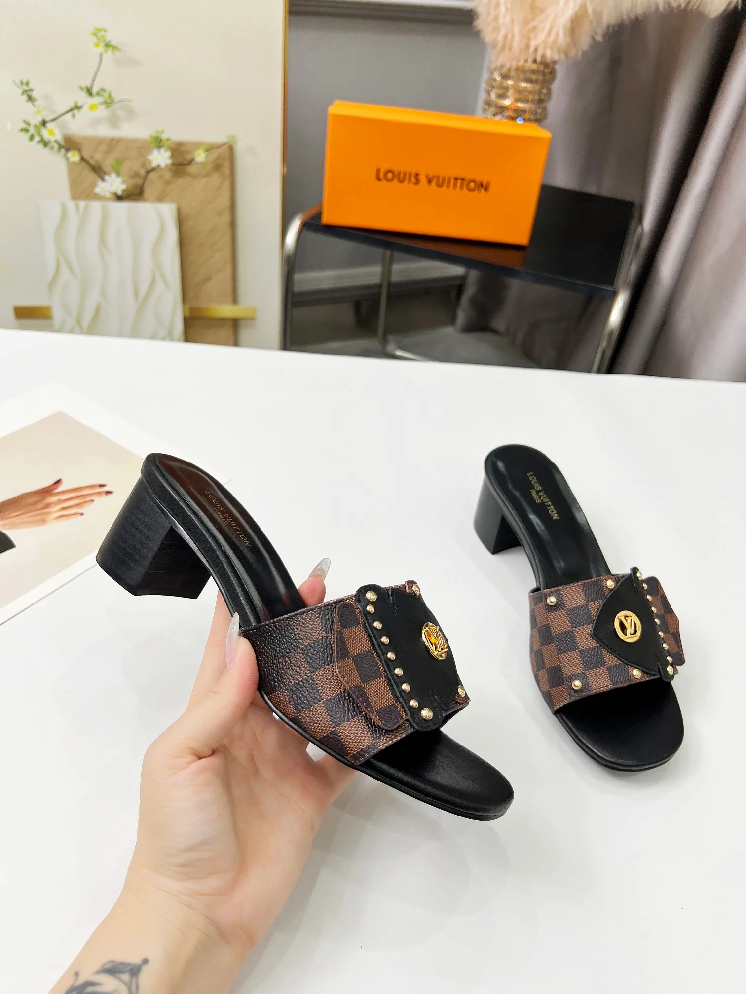 LV Slides Canvas Leather Brown-Black EU35-40 A80202609111198 - Image 3