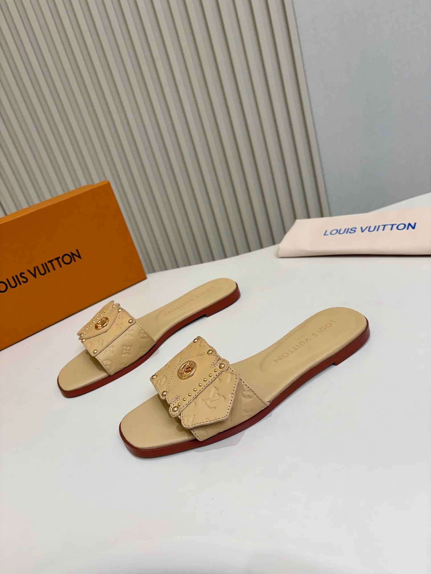 LV Slides Cowhide Leather Beige-Gold A60202609111108 - Image 2