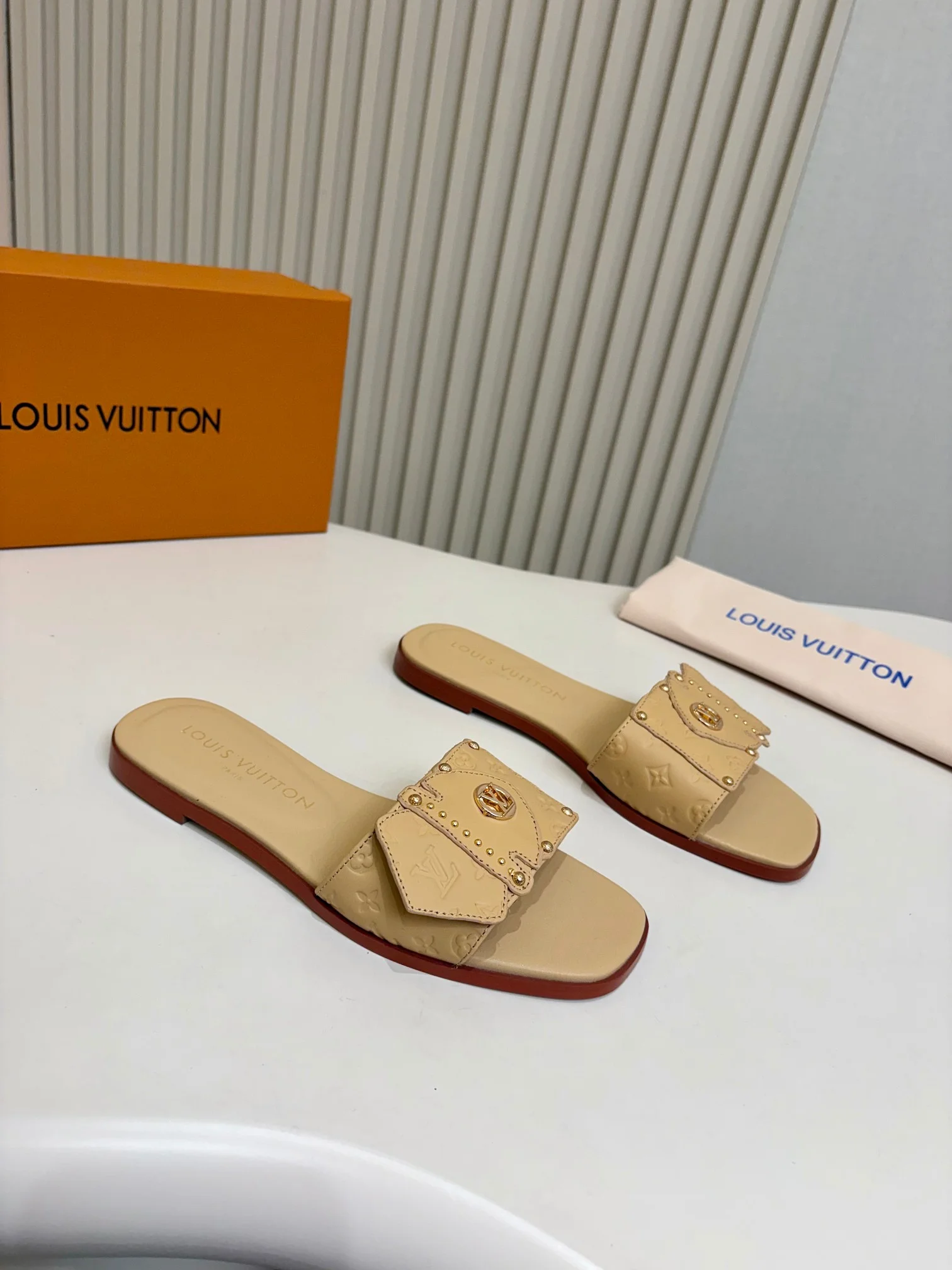 LV Slides Cowhide Leather Beige-Gold A60202609111108 - Image 3